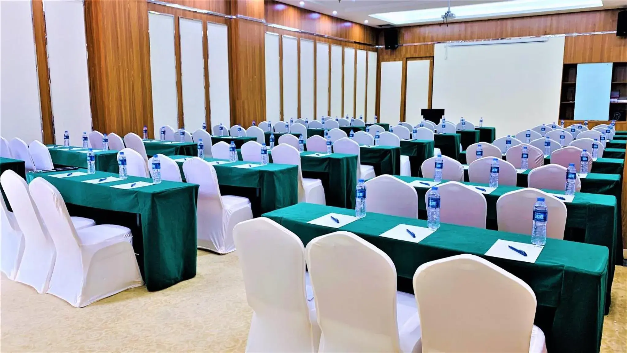 Meeting/conference room, Banquet Facilities in Holiday Inn Express Haikou West Coast, an IHG Hotel