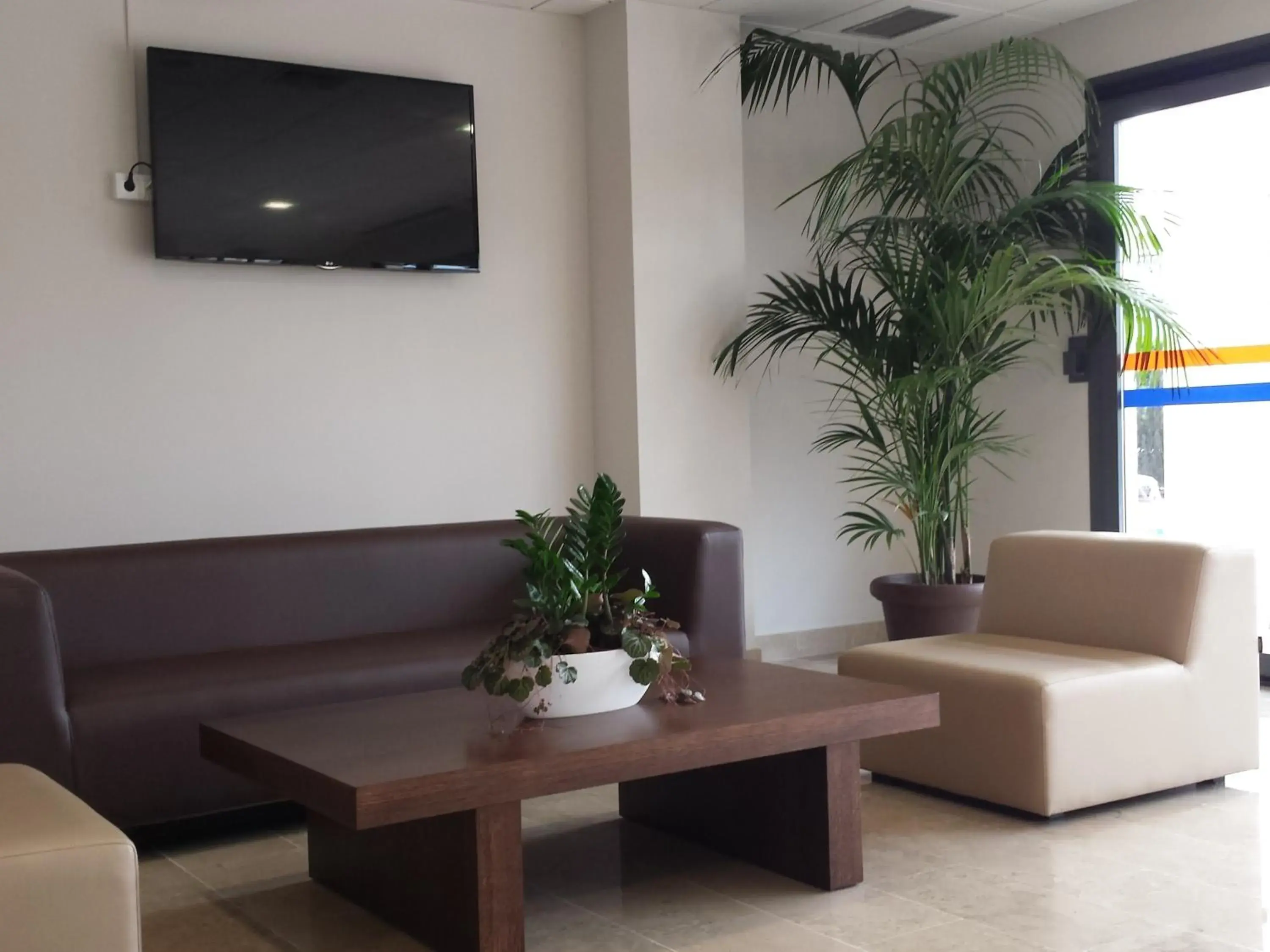 Communal lounge/ TV room, TV/Entertainment Center in Hotel Adaria Vera