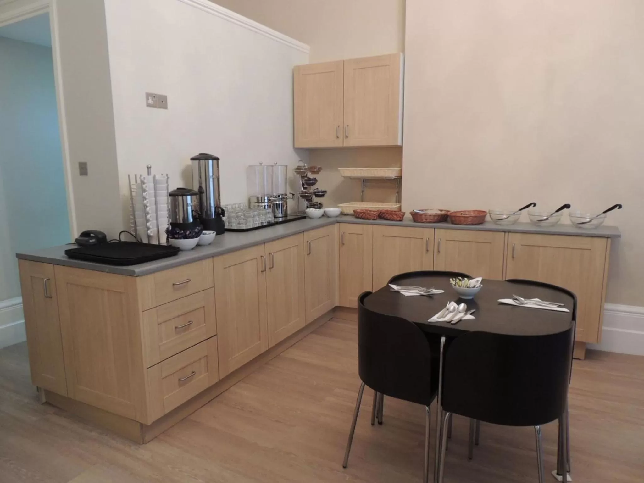 Restaurant/places to eat in Hyde Park Boutique Hotel