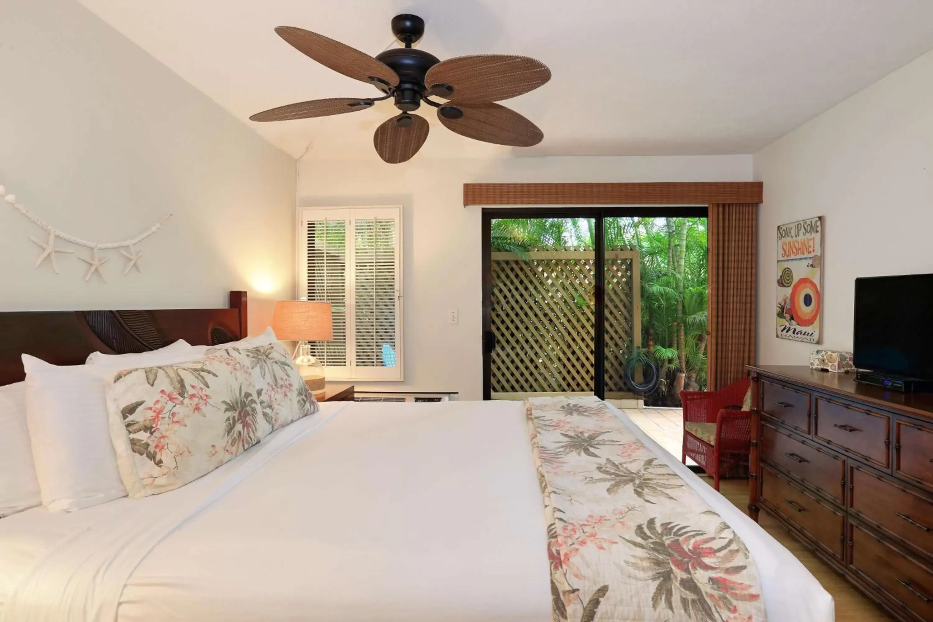 Photo of the whole room, Bed in Wailea Ekahi Village, a Destination by Hyatt Residence