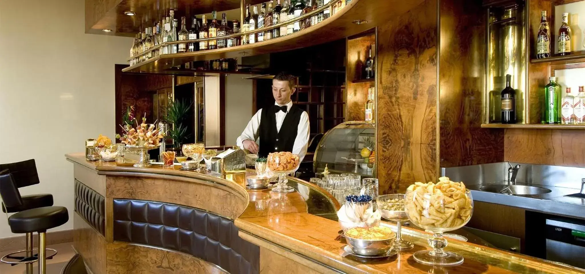 Lounge or bar in Brufani Palace Hotel - Small Luxury Hotels of the World Lounge or bar in Brufani Palace Hotel - Small Luxury Hotels of the World