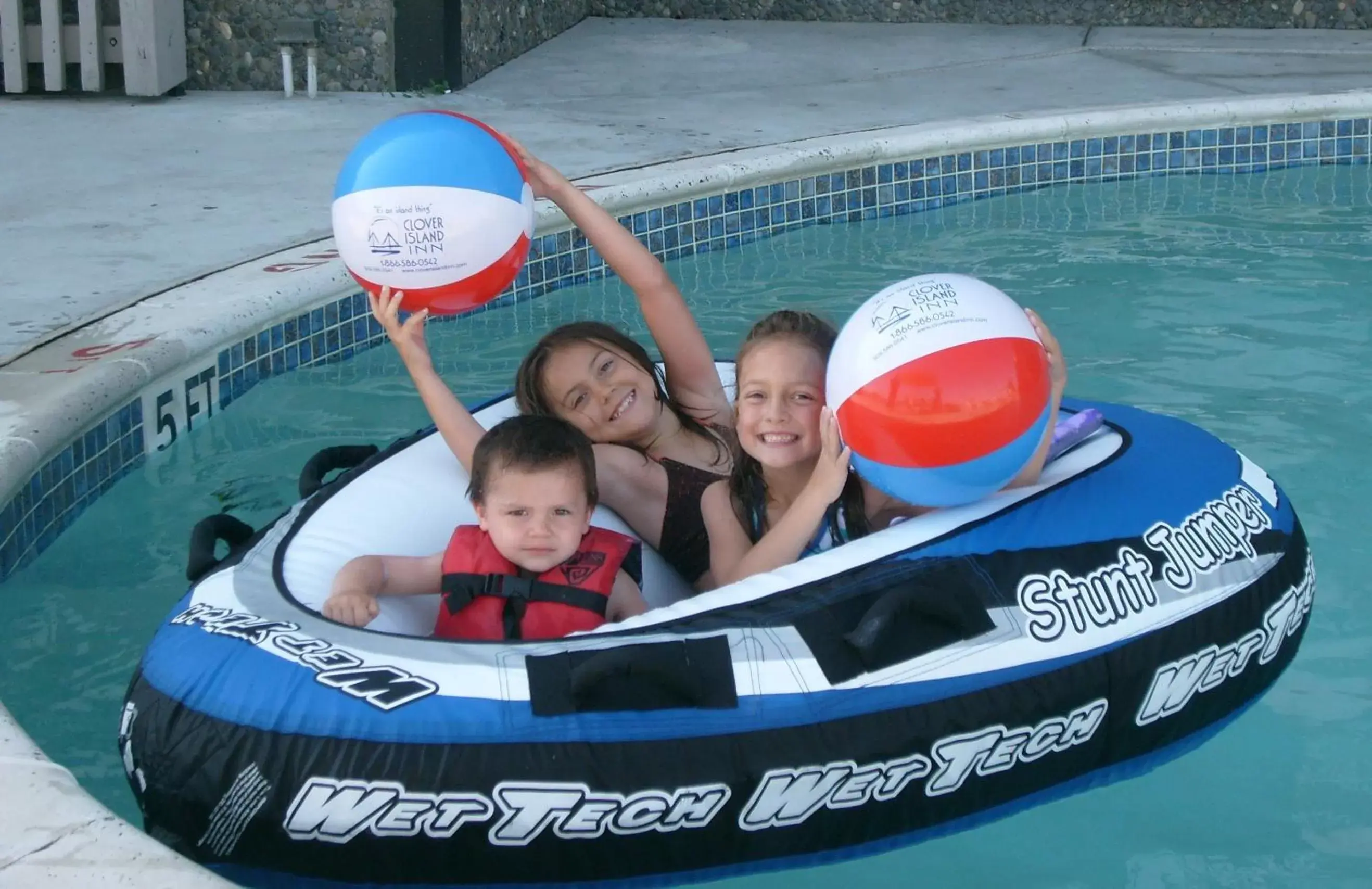 People in Clover Island Inn People in Clover Island Inn