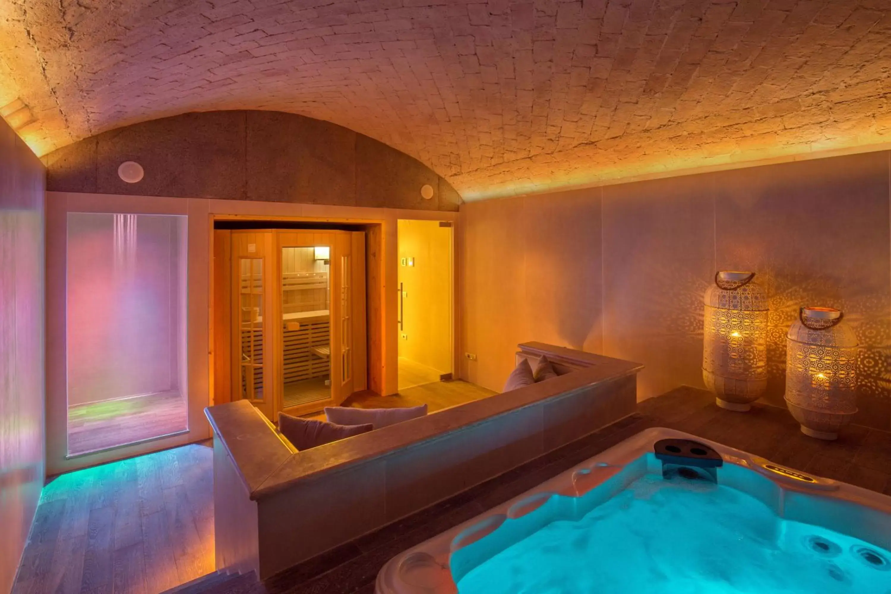 Sauna, Swimming Pool in Hotel Piccolo Borgo