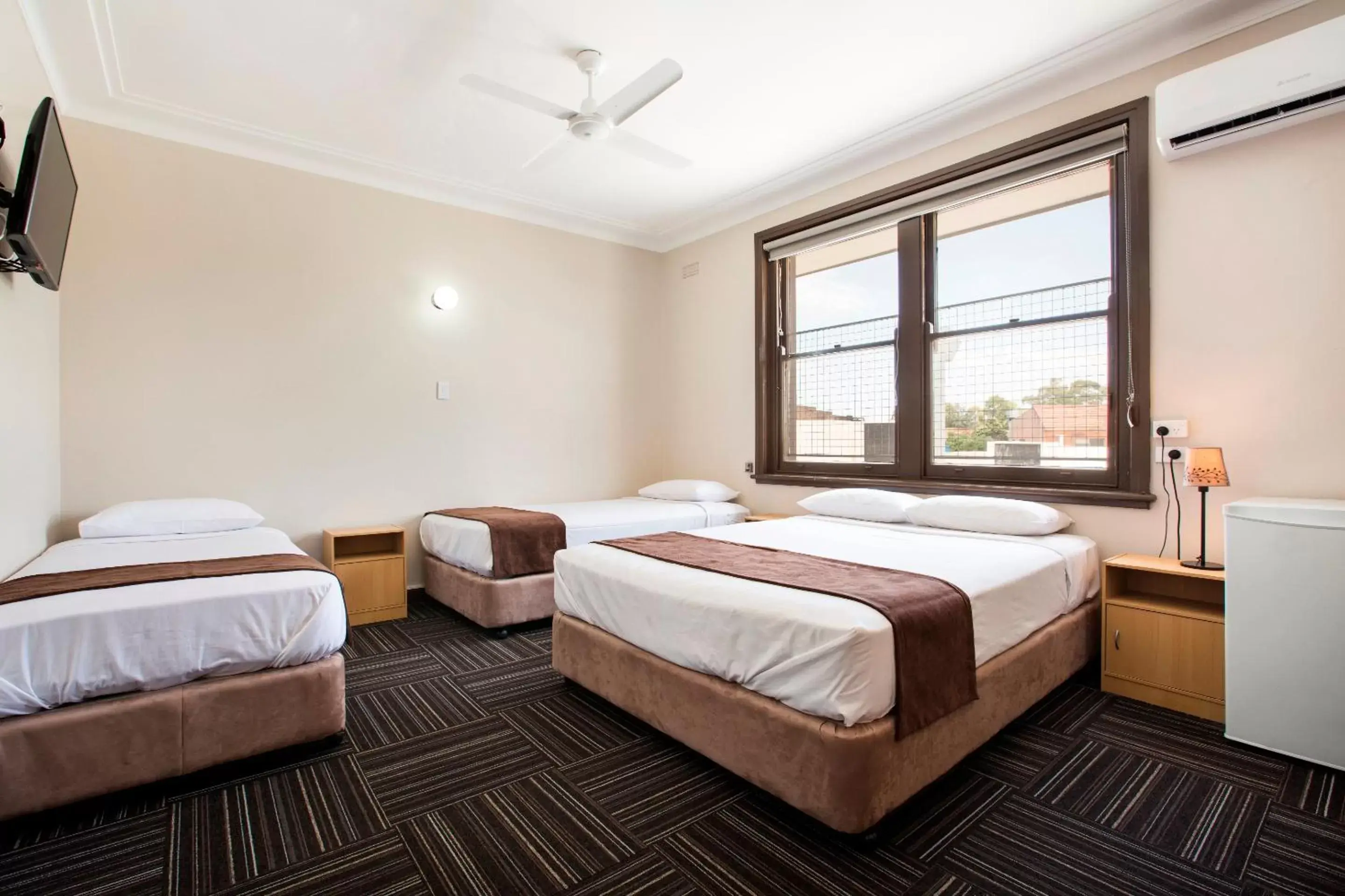 Bedroom, Bed in Toongabbie Hotel