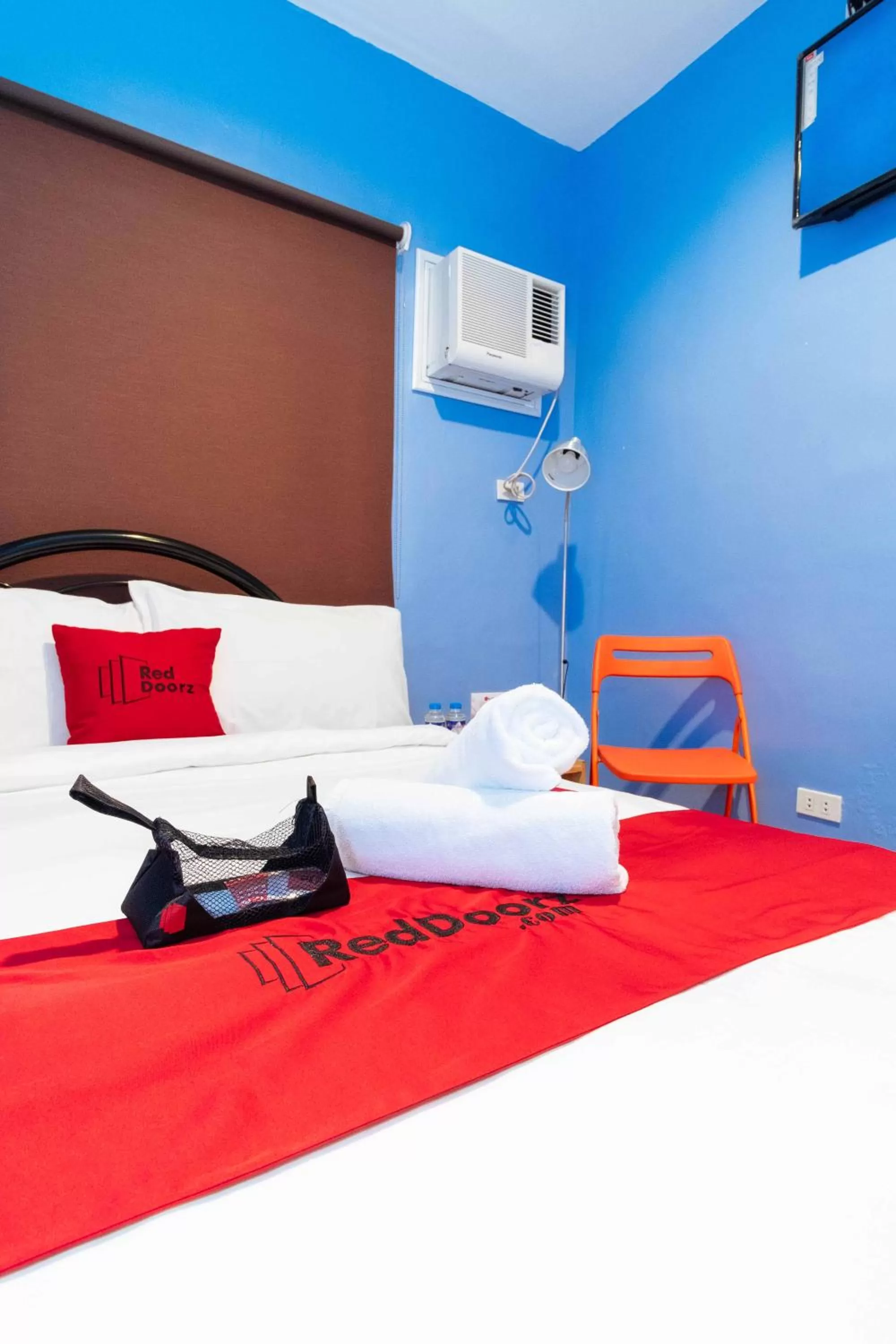 Bed in RedDoorz at Hotel Rosemarie