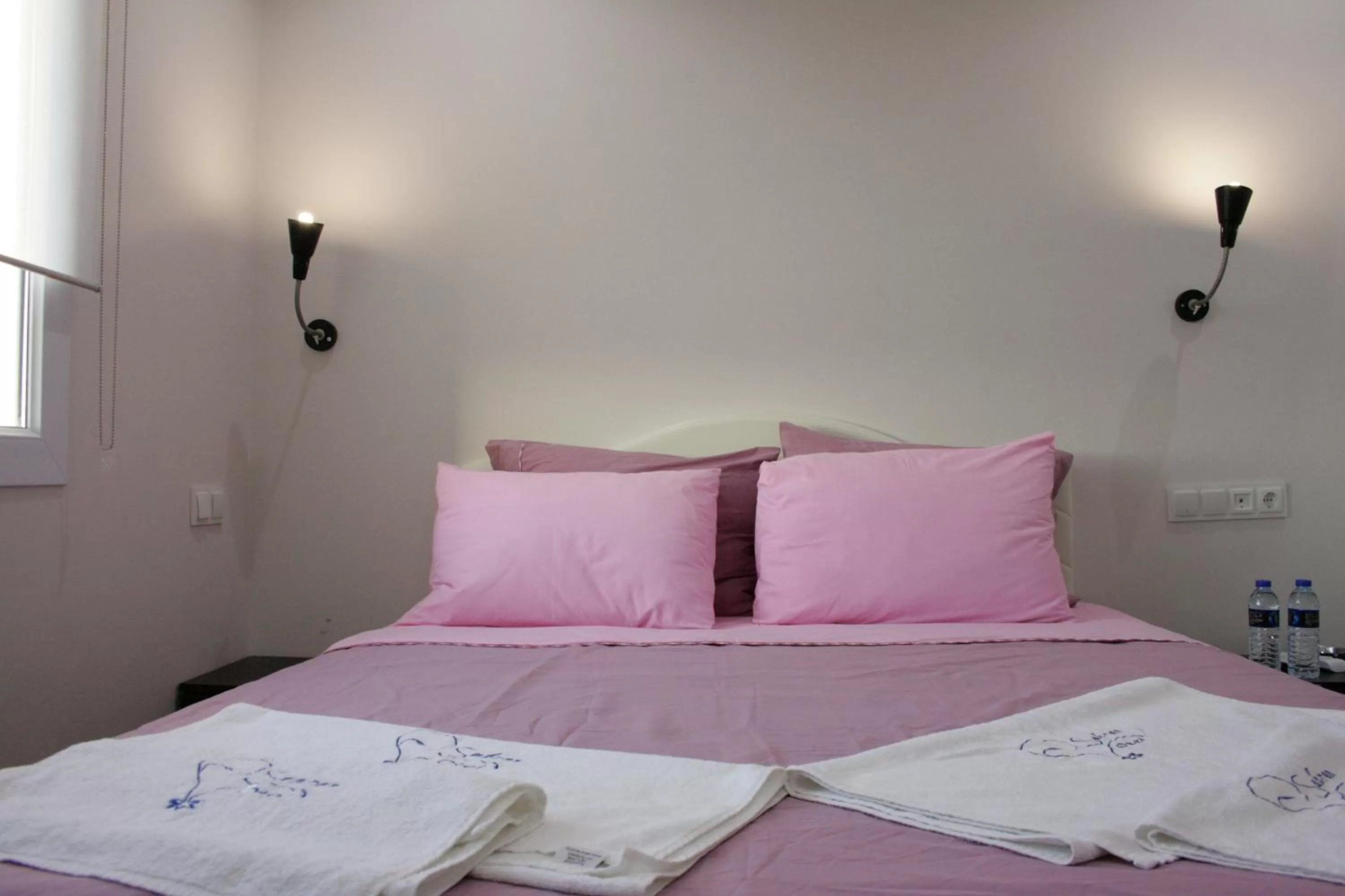 Photo of the whole room, Bed in Sakran Hotel