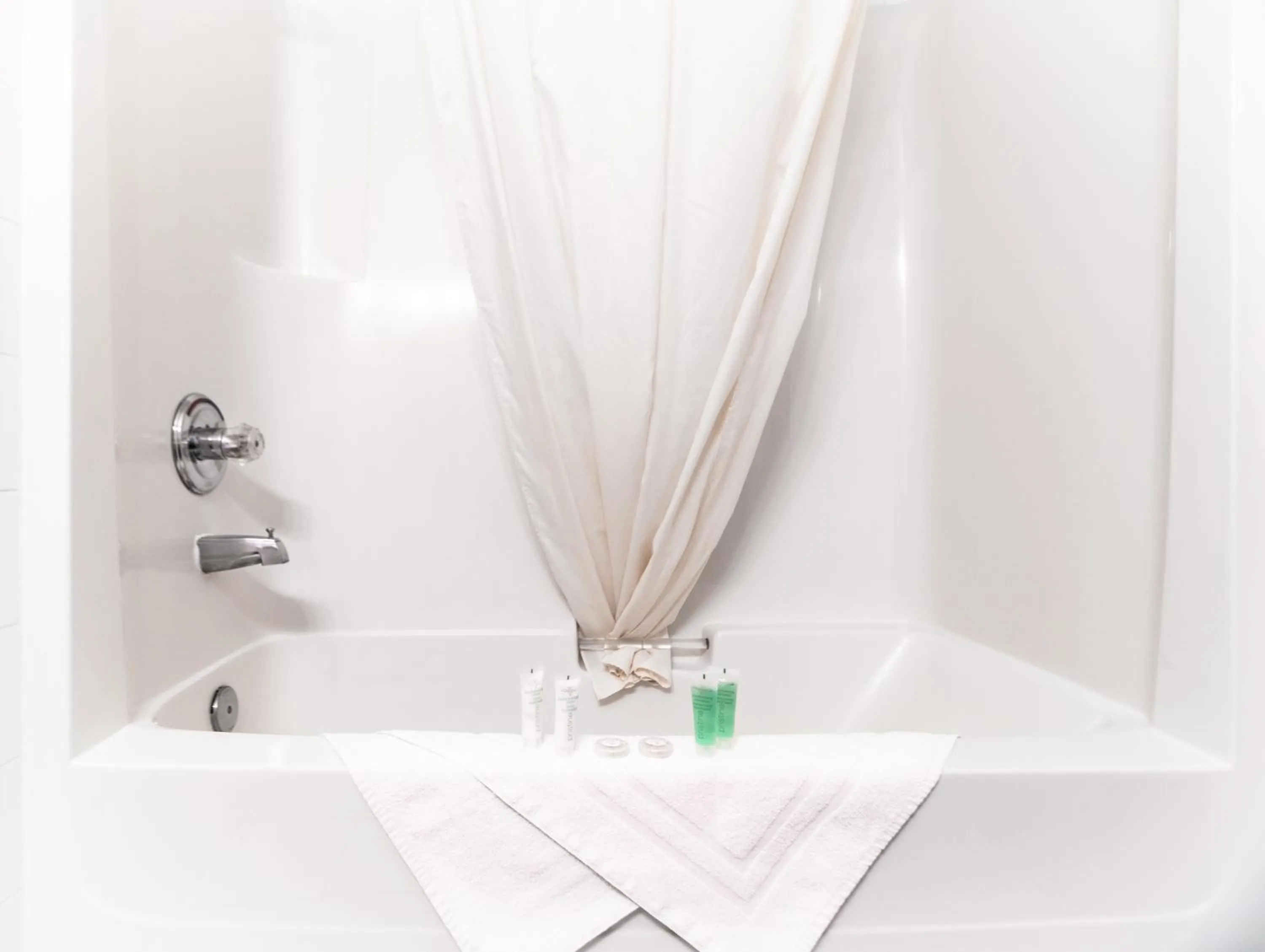 Shower in Mountain View Inn