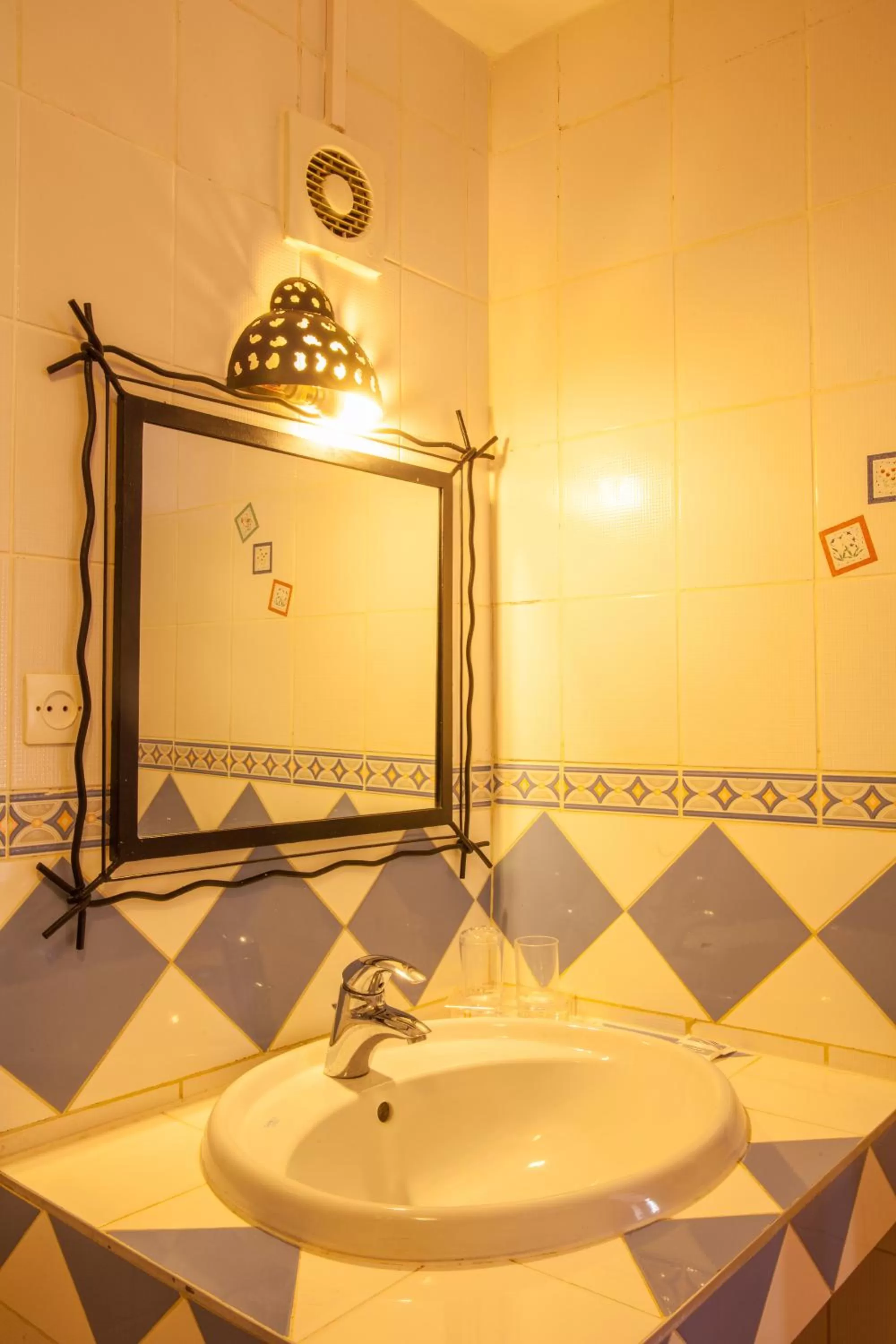 Shower in Anjary Hotel Antananarivo