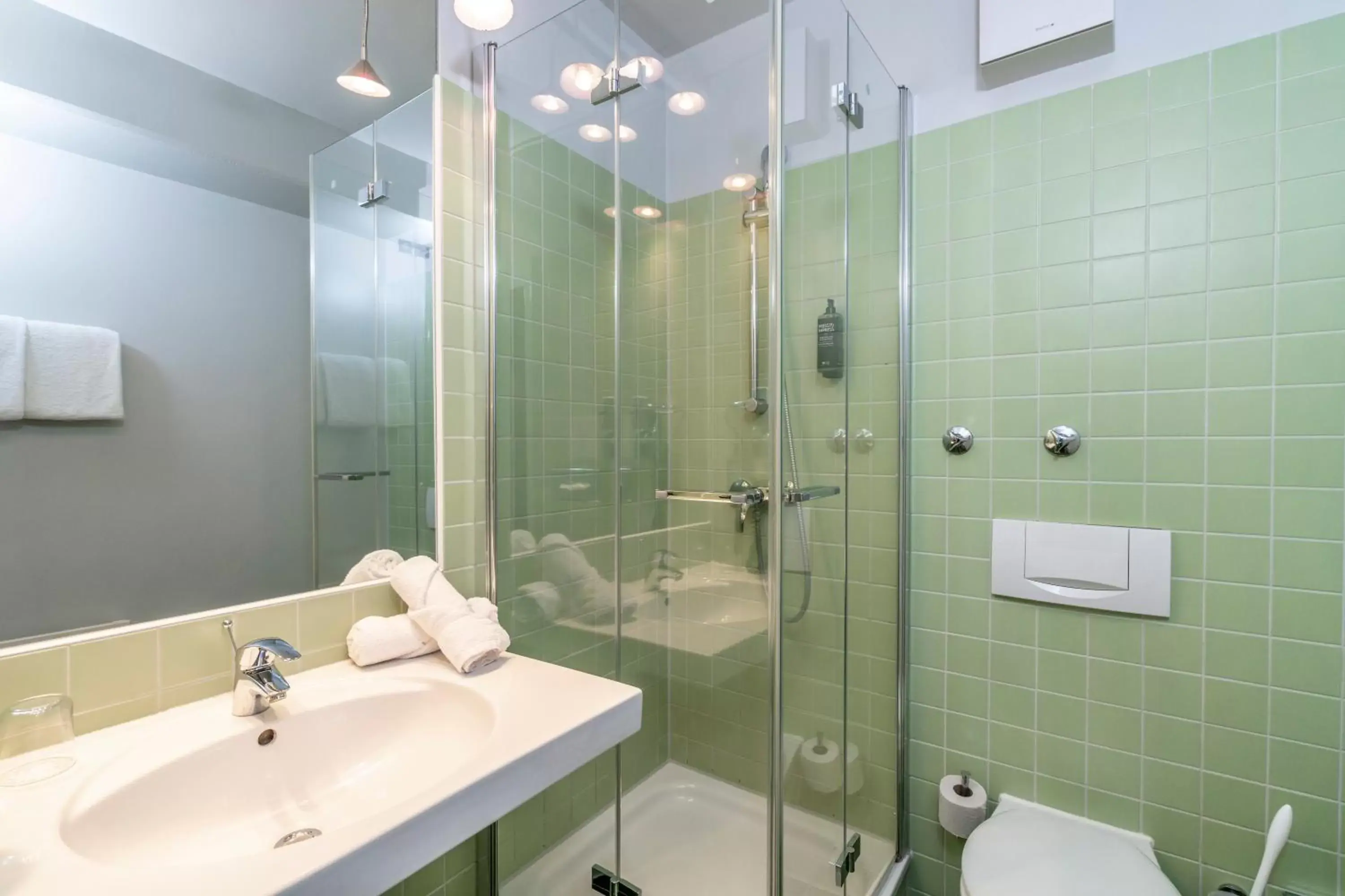 Bathroom in ibis Styles Hamburg Alster City