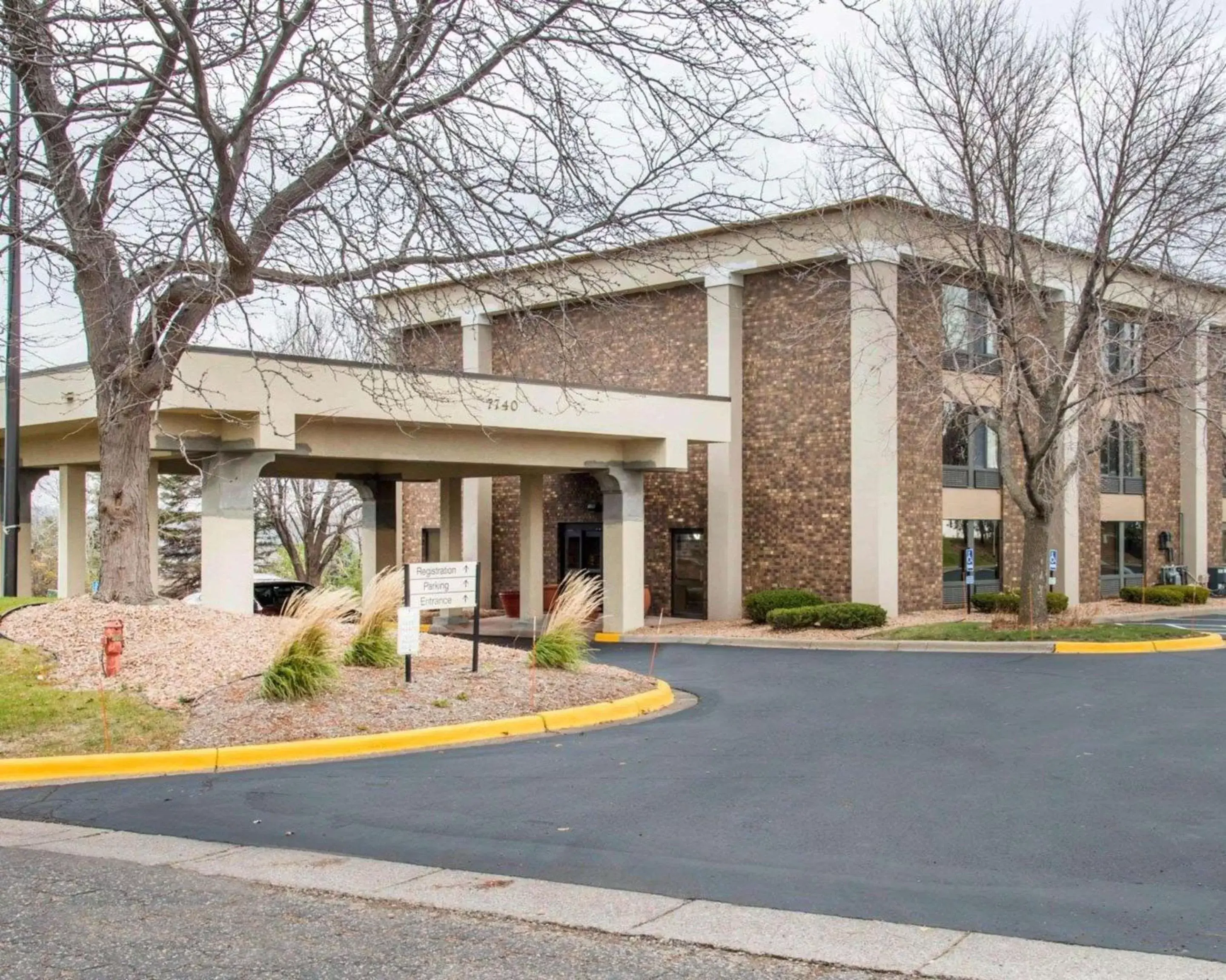 Property Building in Eden Prairie Hotel