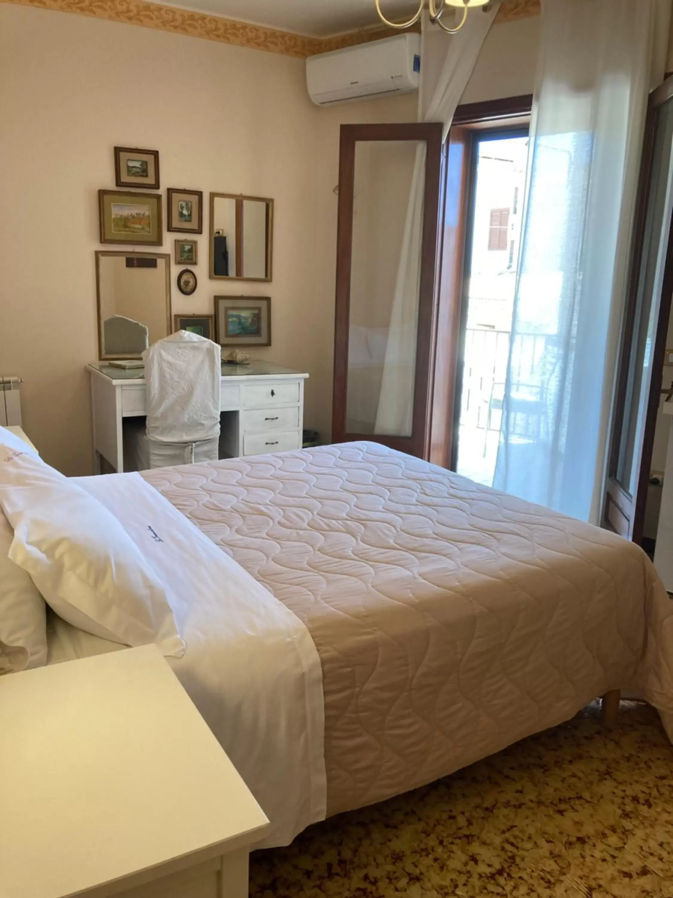 Photo of the whole room, Bed in B&B La terrazza sul mare