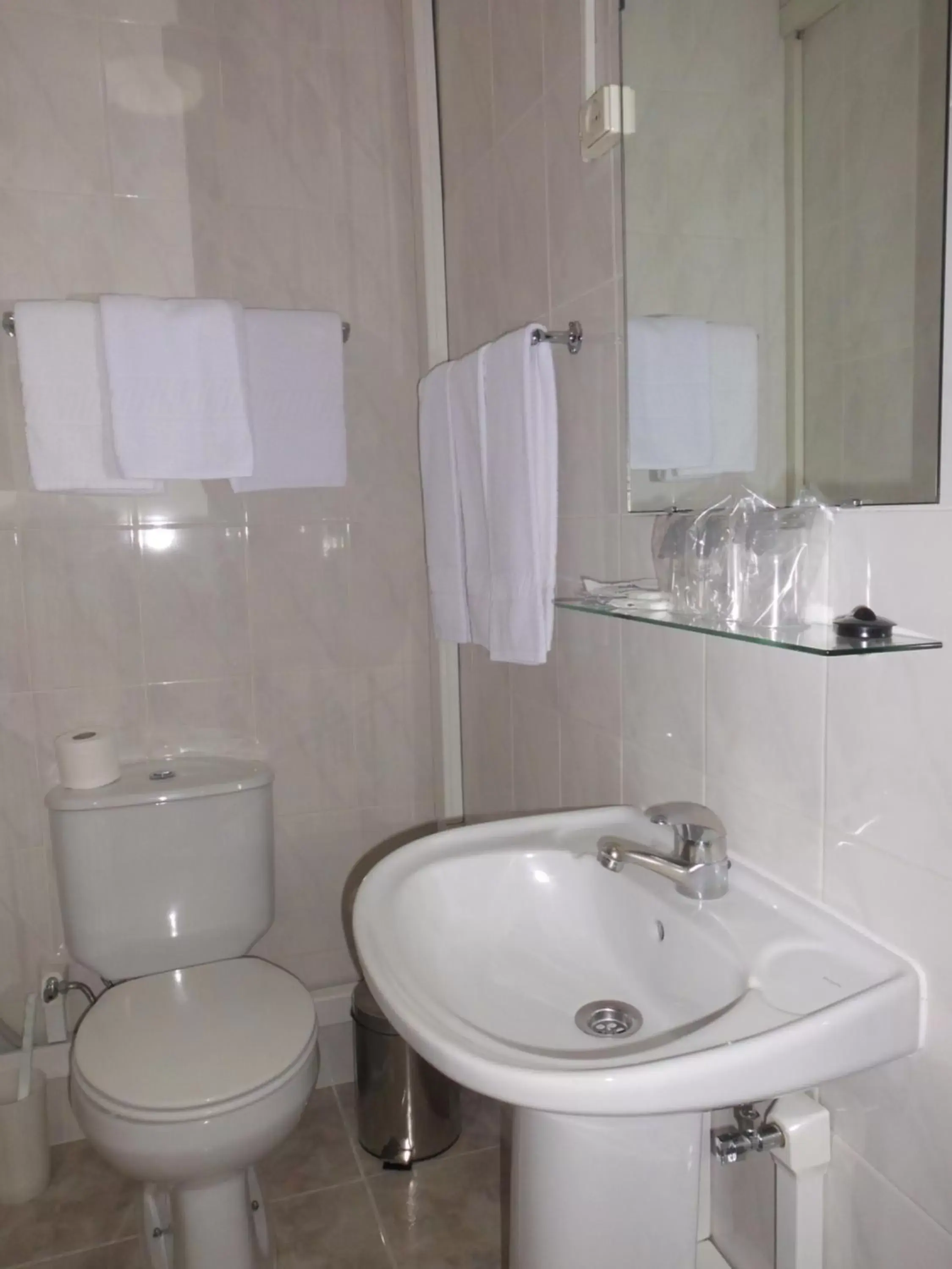 Triple Room in Hotel Larbelo Triple Room in Hotel Larbelo