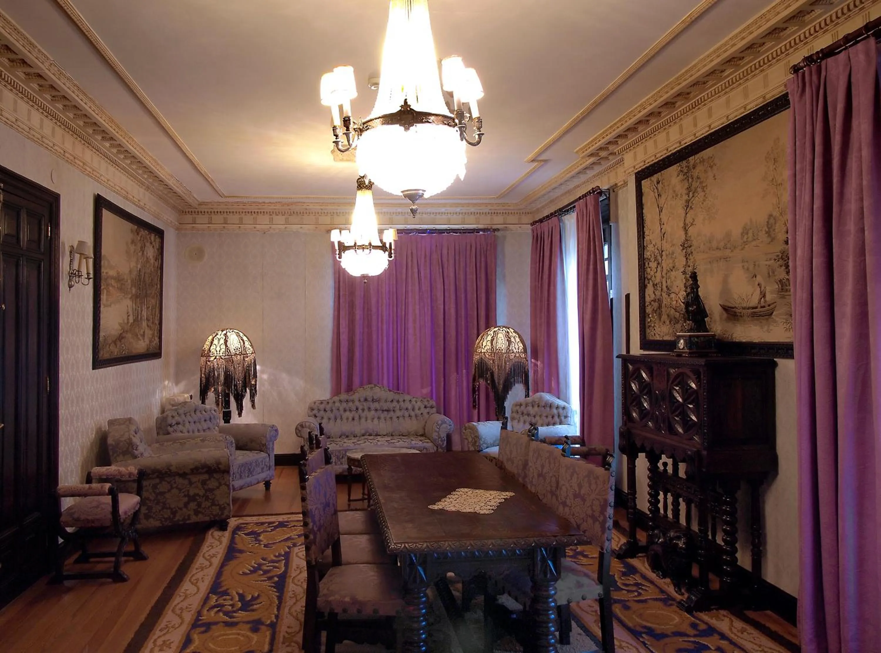 Communal lounge/ TV room in Palacio Arias