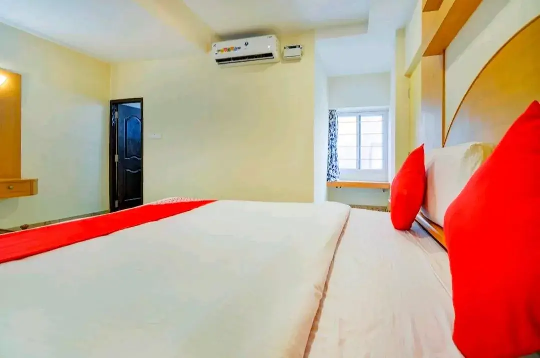 Photo of the whole room, Bed in Sri Krishnan Residency