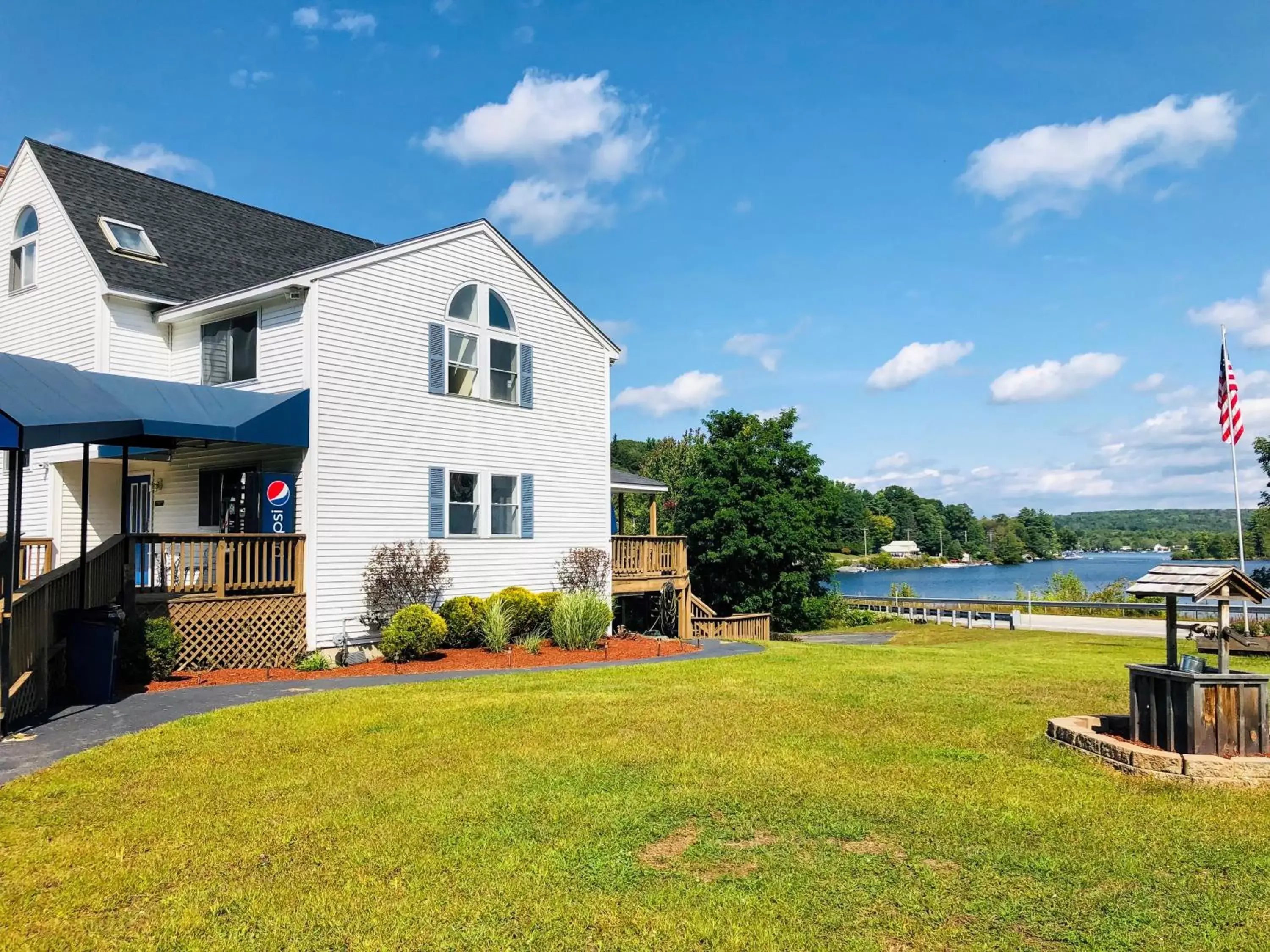 Property Building in Winnisquam Lake Inn