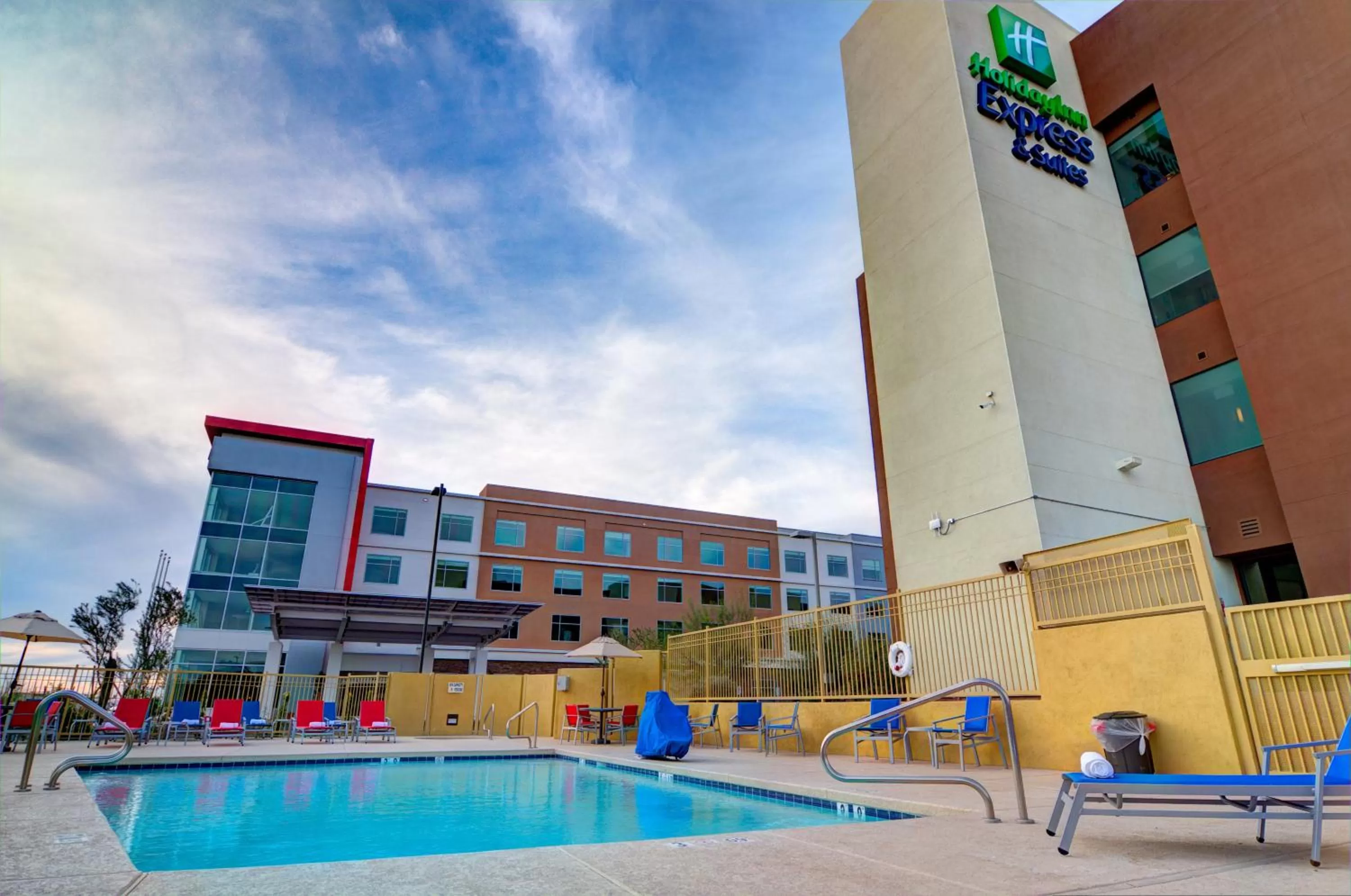 Swimming pool in Holiday Inn Express & Suites - Phoenix North - Scottsdale by IHG