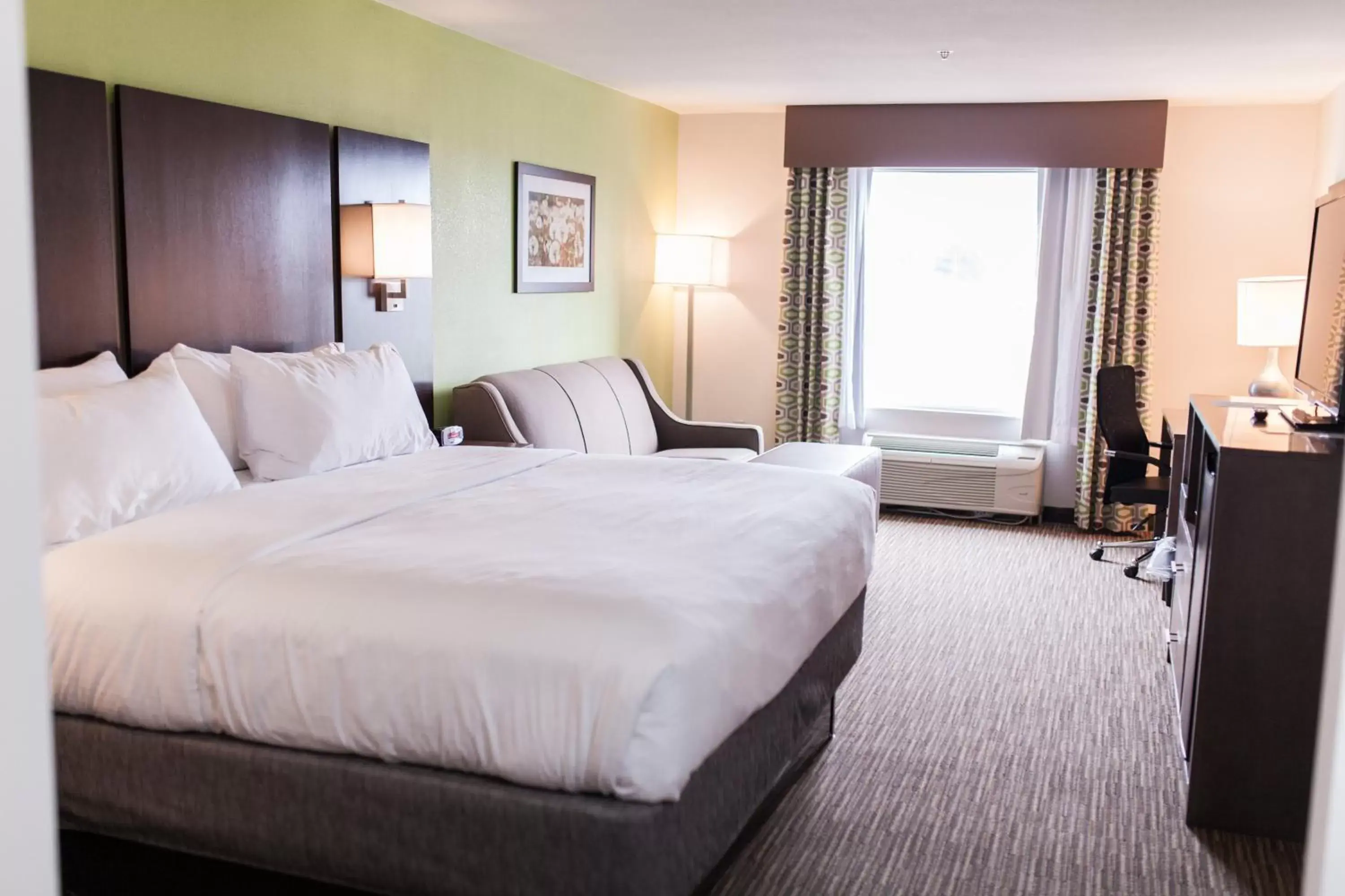 Photo of the whole room, Bed in Holiday Inn Express & Suites Sweetwater, an IHG Hotel