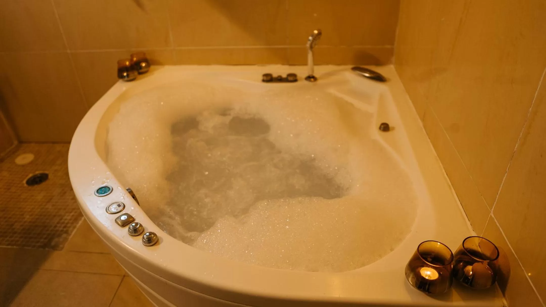 Hot Tub in Hospedería Ballesteros