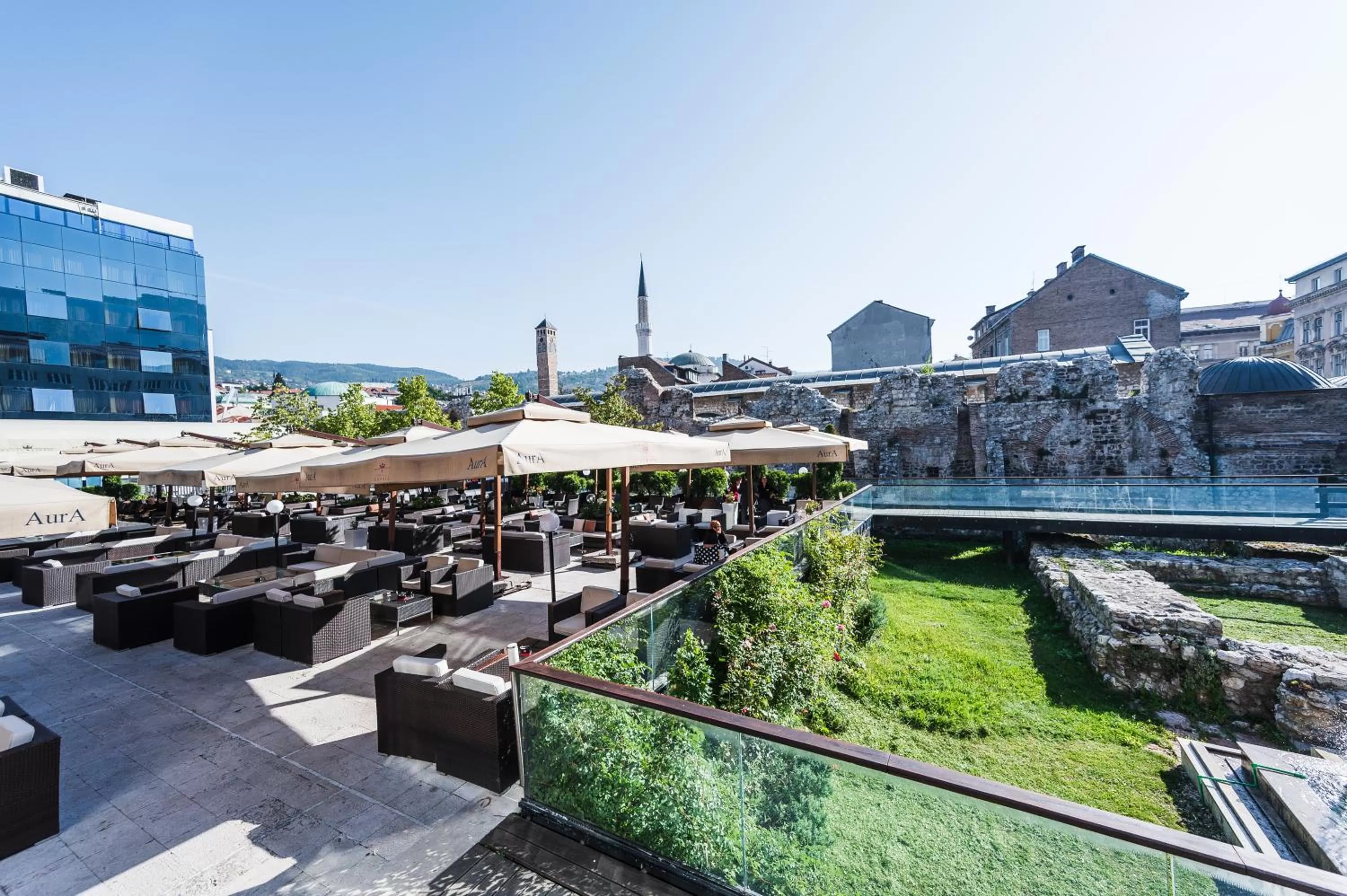 Restaurant/places to eat in Hotel Europe