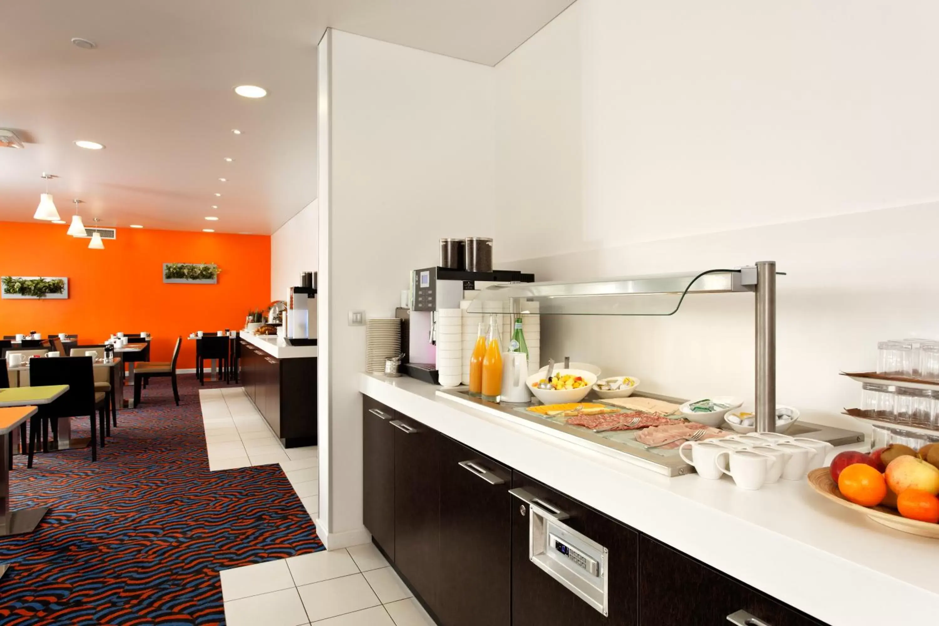 Breakfast, Restaurant/Places to Eat in Holiday Inn Express Strasbourg - Sud, an IHG Hotel