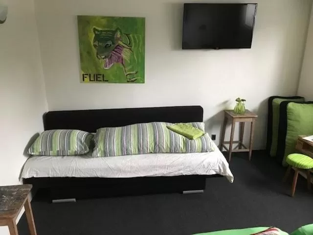 Communal lounge/ TV room, Bed in Ikast Bed & Kitchen