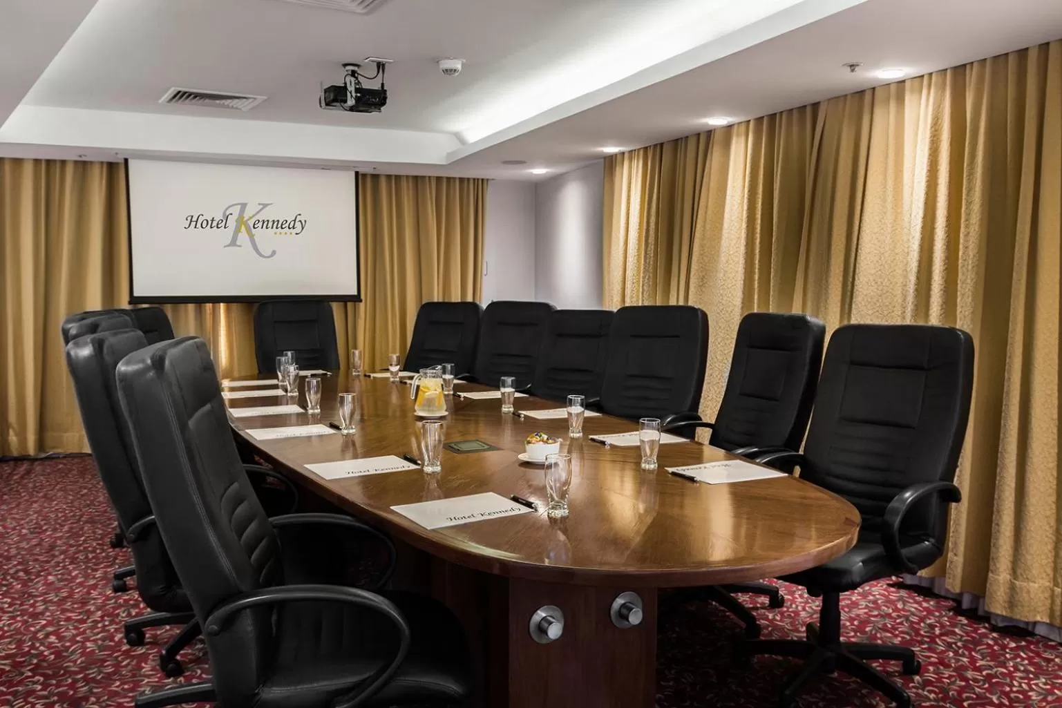 Business facilities in Wyndham Garden Santiago Kennedy