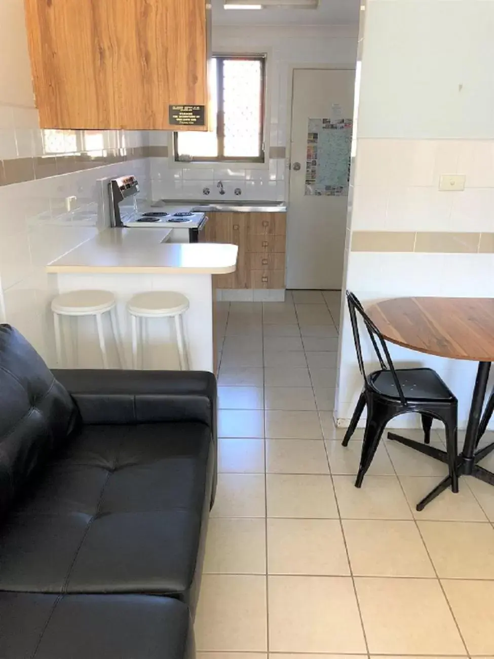 Kitchen or kitchenette, Kitchen/Kitchenette in Tamworth Central Motel