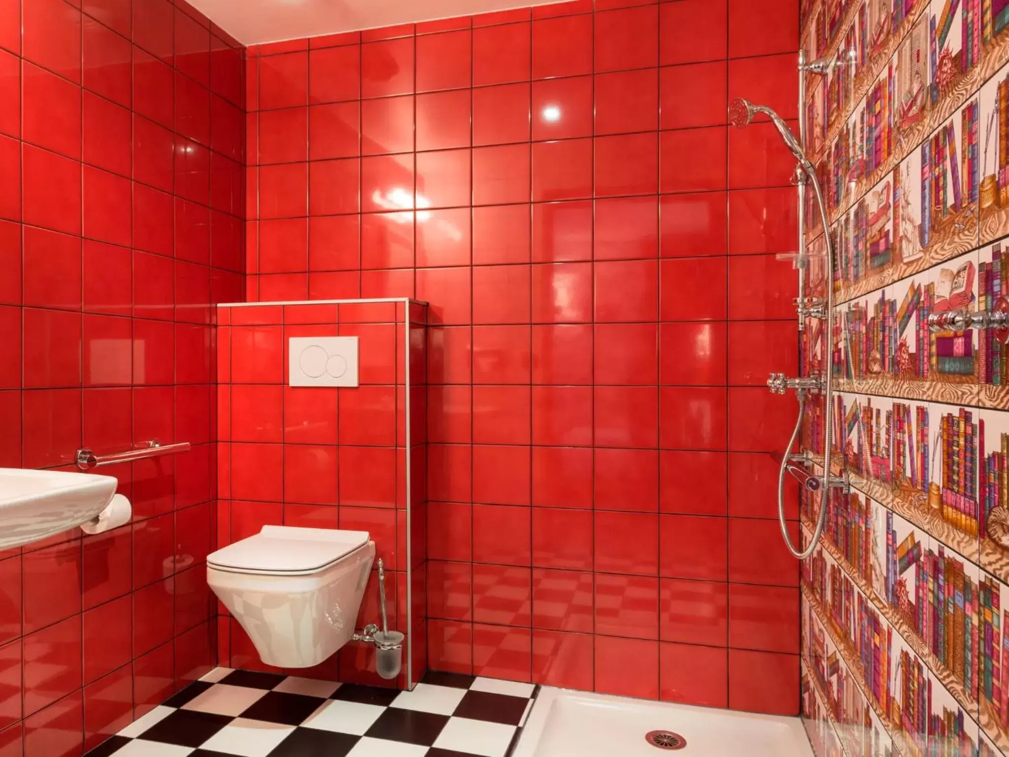Shower, Bathroom in Hotel Sacha