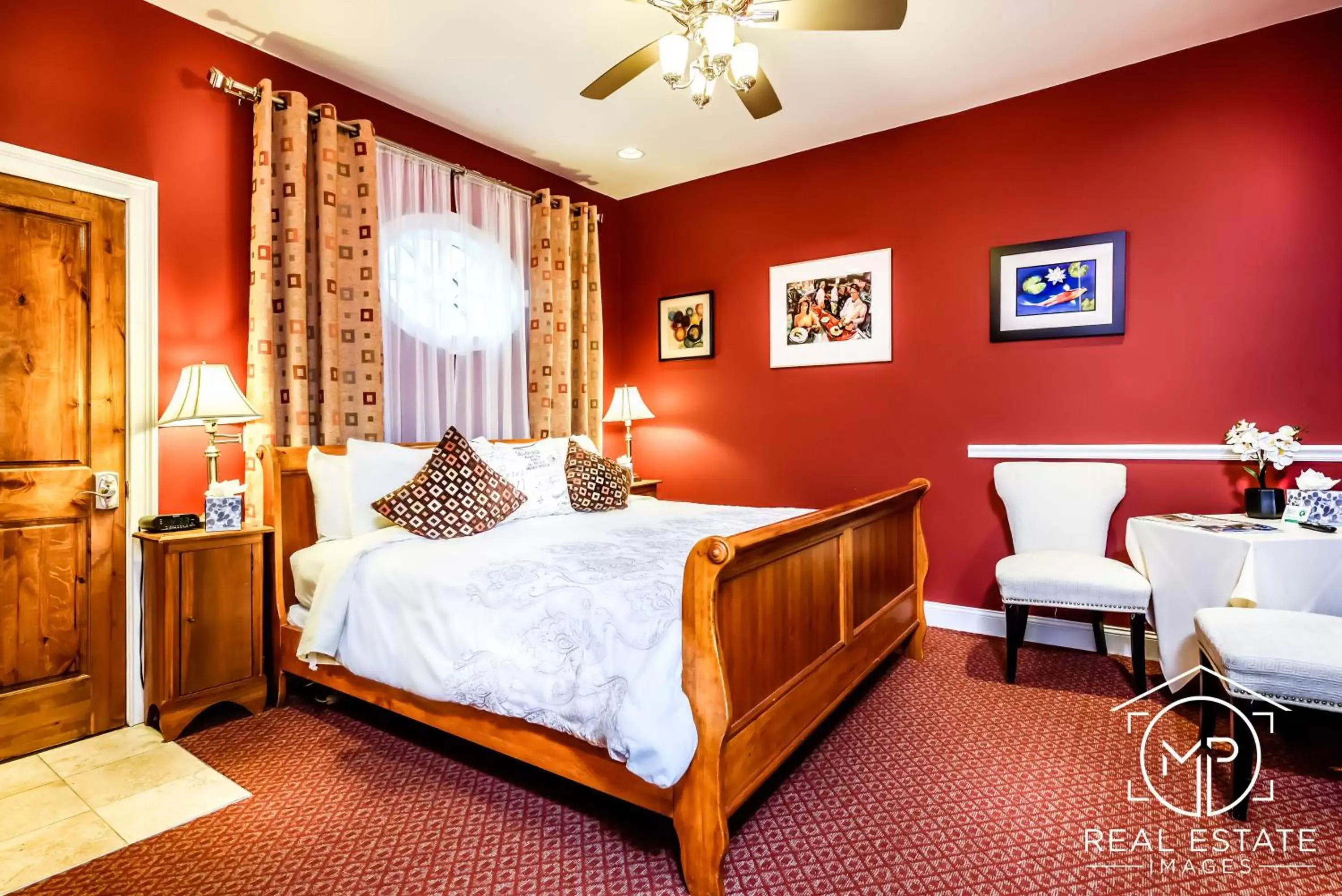 Bedroom, Bed in Bouchard Restaurant & Inn