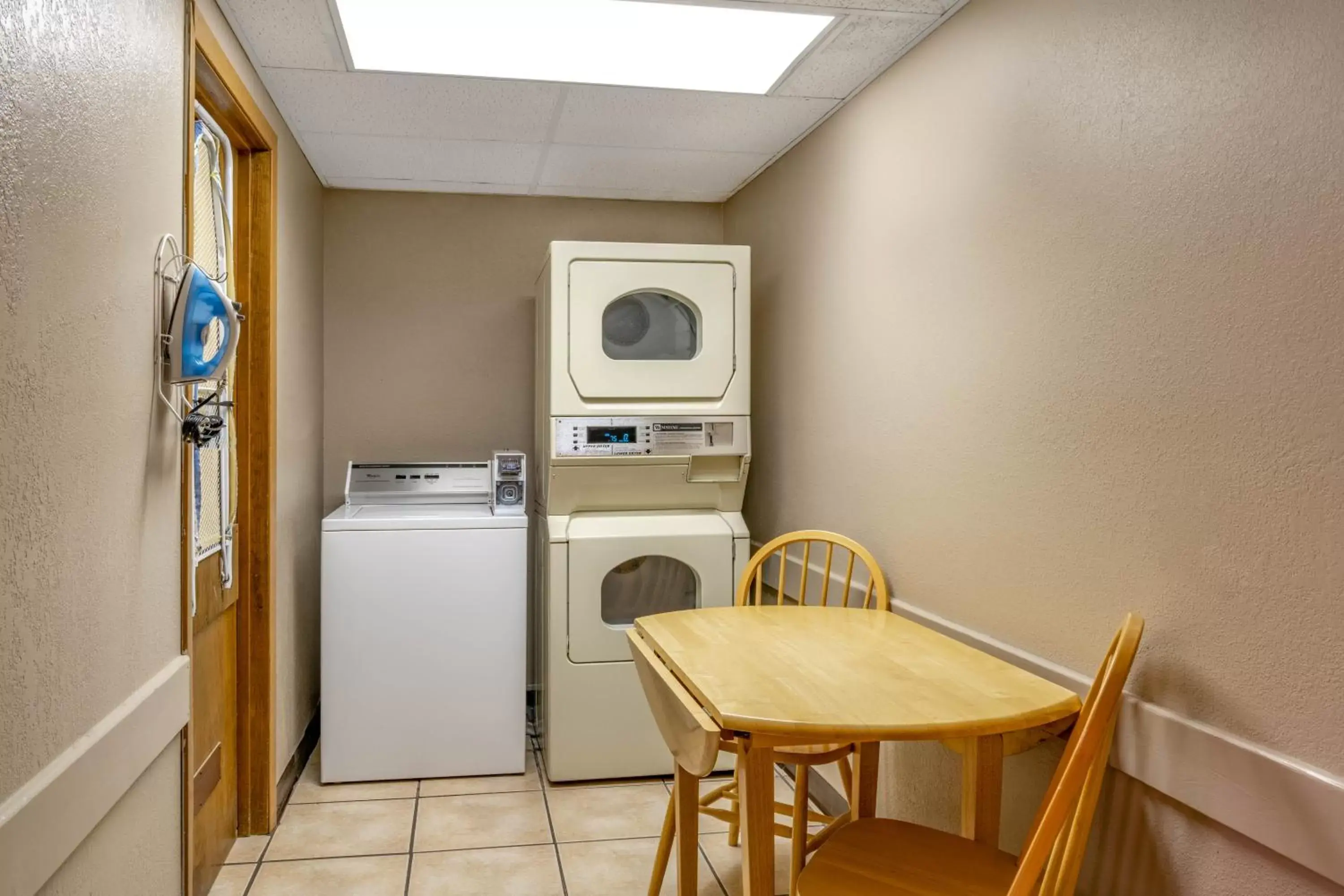 Dining area, Kitchen/Kitchenette in Super 8 by Wyndham Cortez/Mesa Verde Area