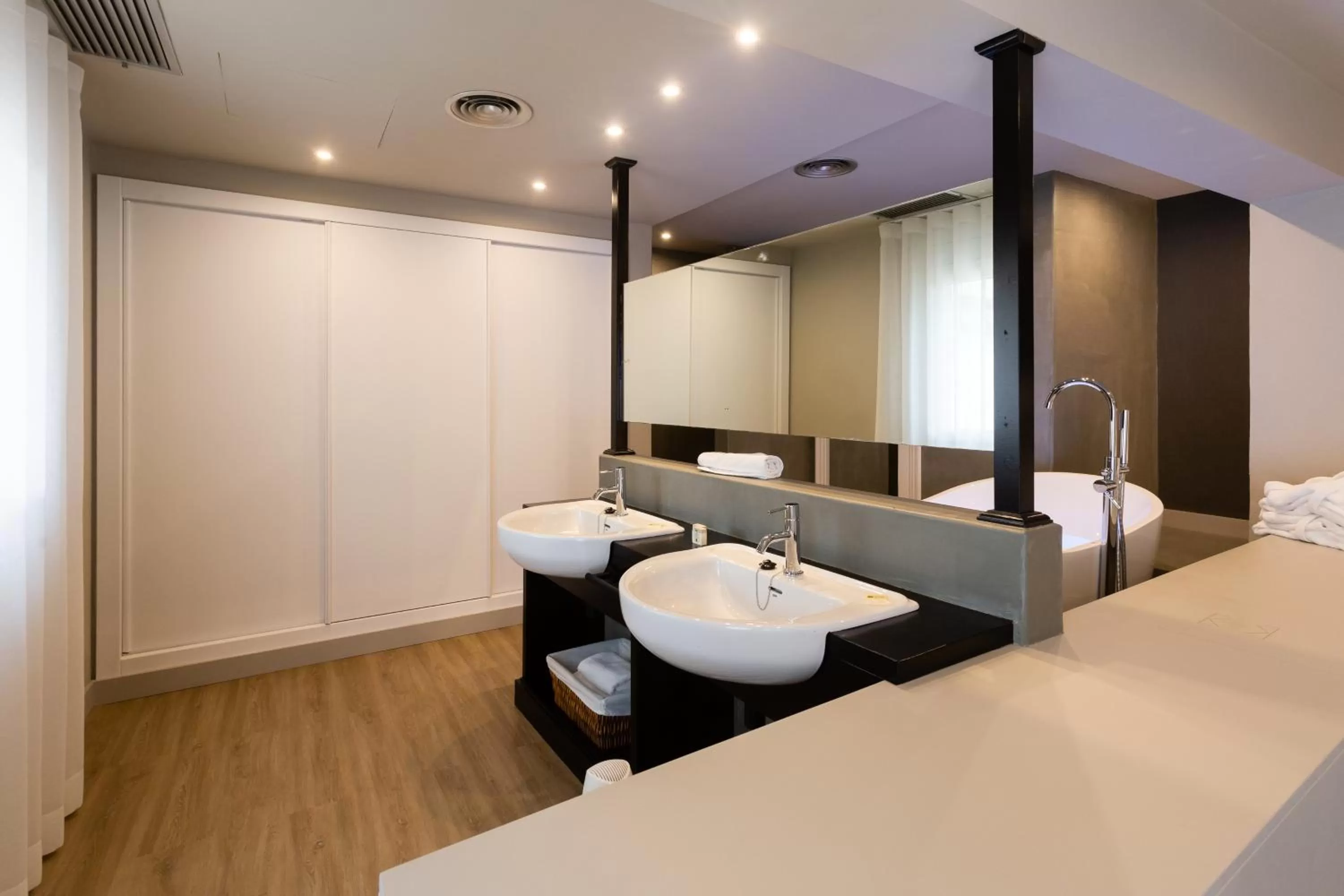 Bathroom, Bed in Mas de la Sala