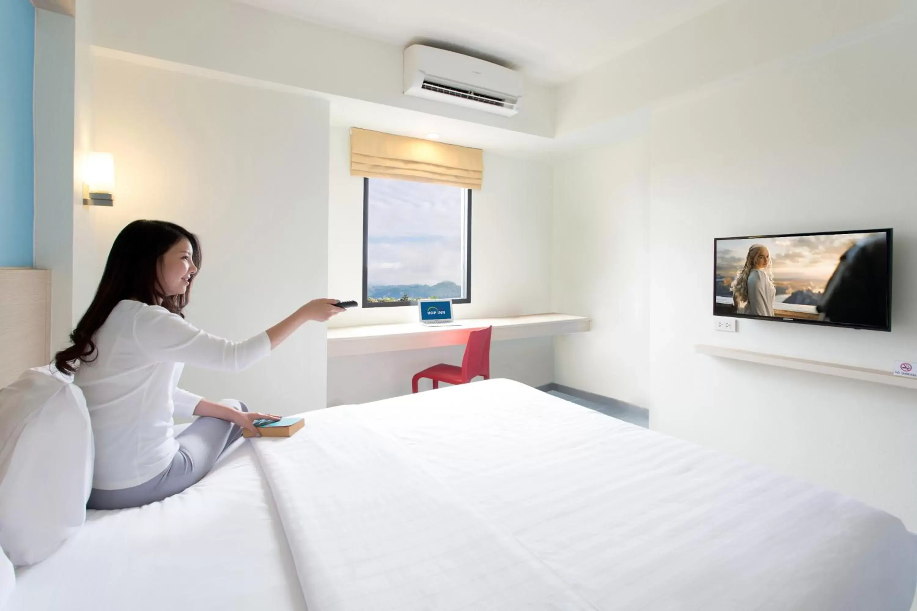 TV and multimedia in Hop Inn Hotel Makati Avenue Manila