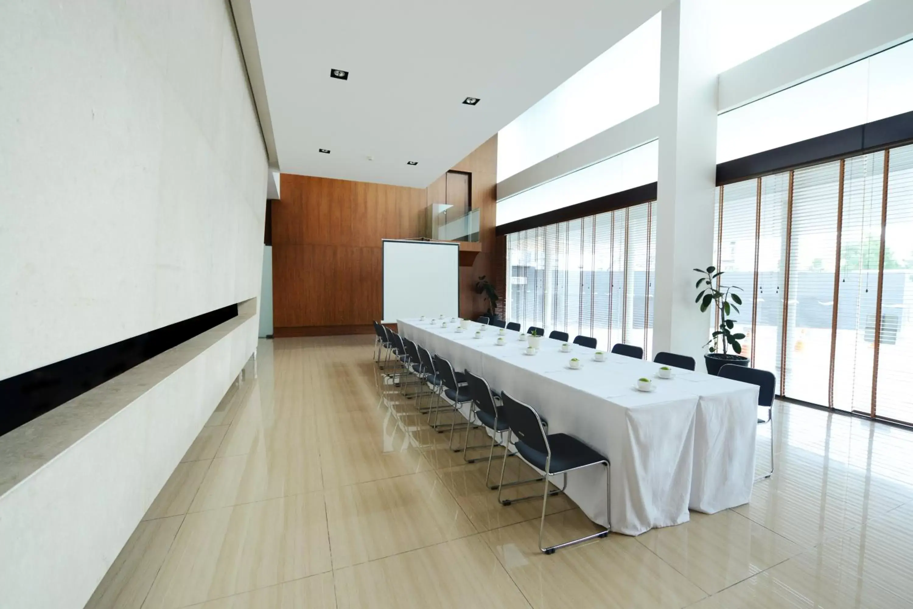 Business facilities in Morrissey Hotel Residences