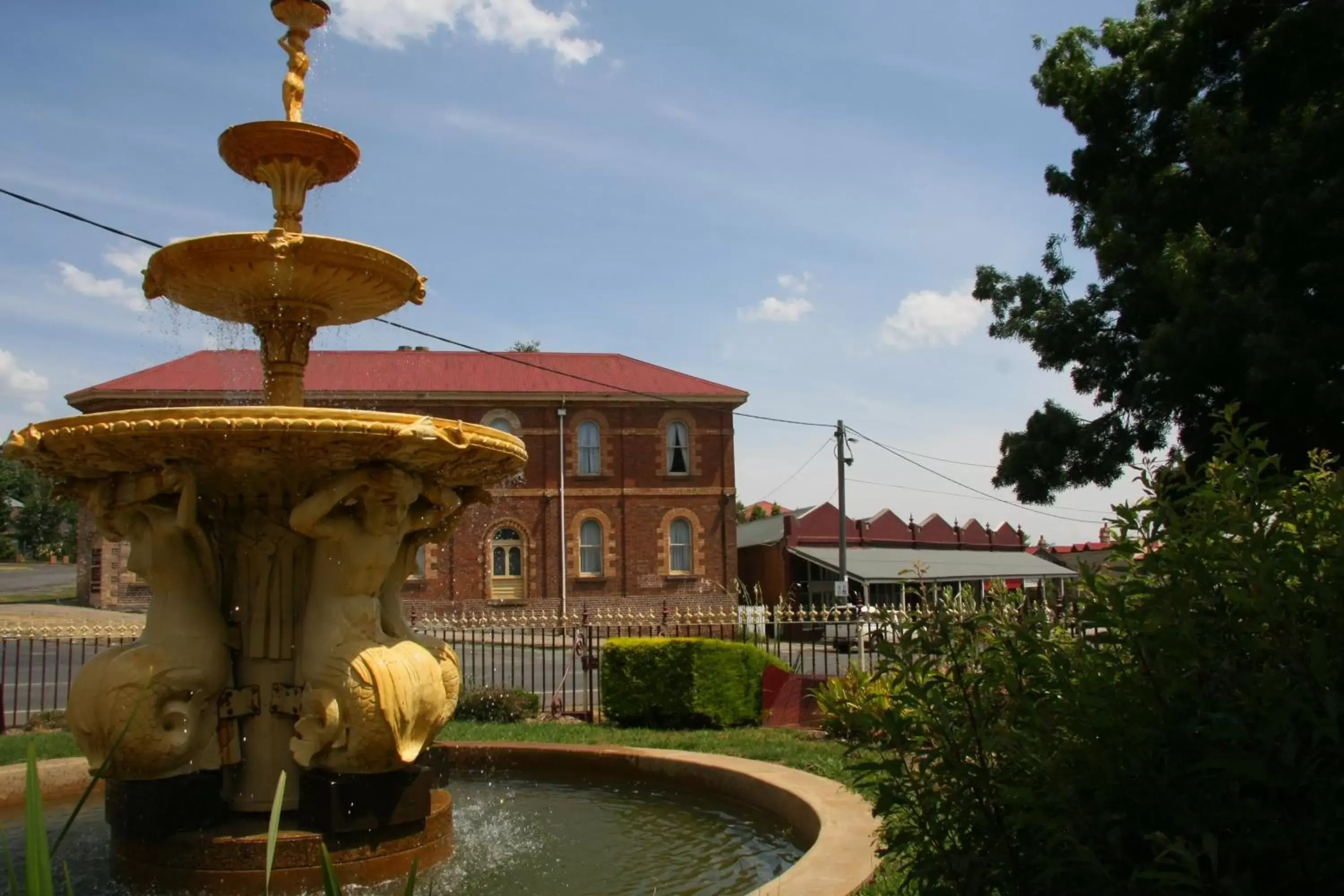Facade/entrance in Central Springs Inn Facade/entrance in Central Springs Inn