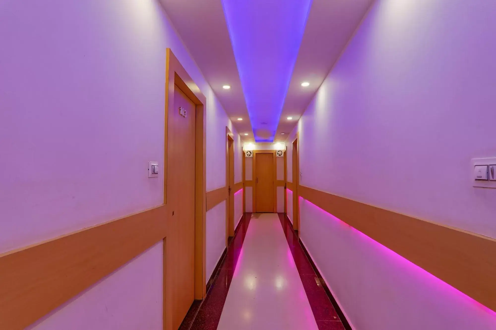 Lobby or reception in FabExpress Moti Mahal Lobby or reception in FabExpress Moti Mahal