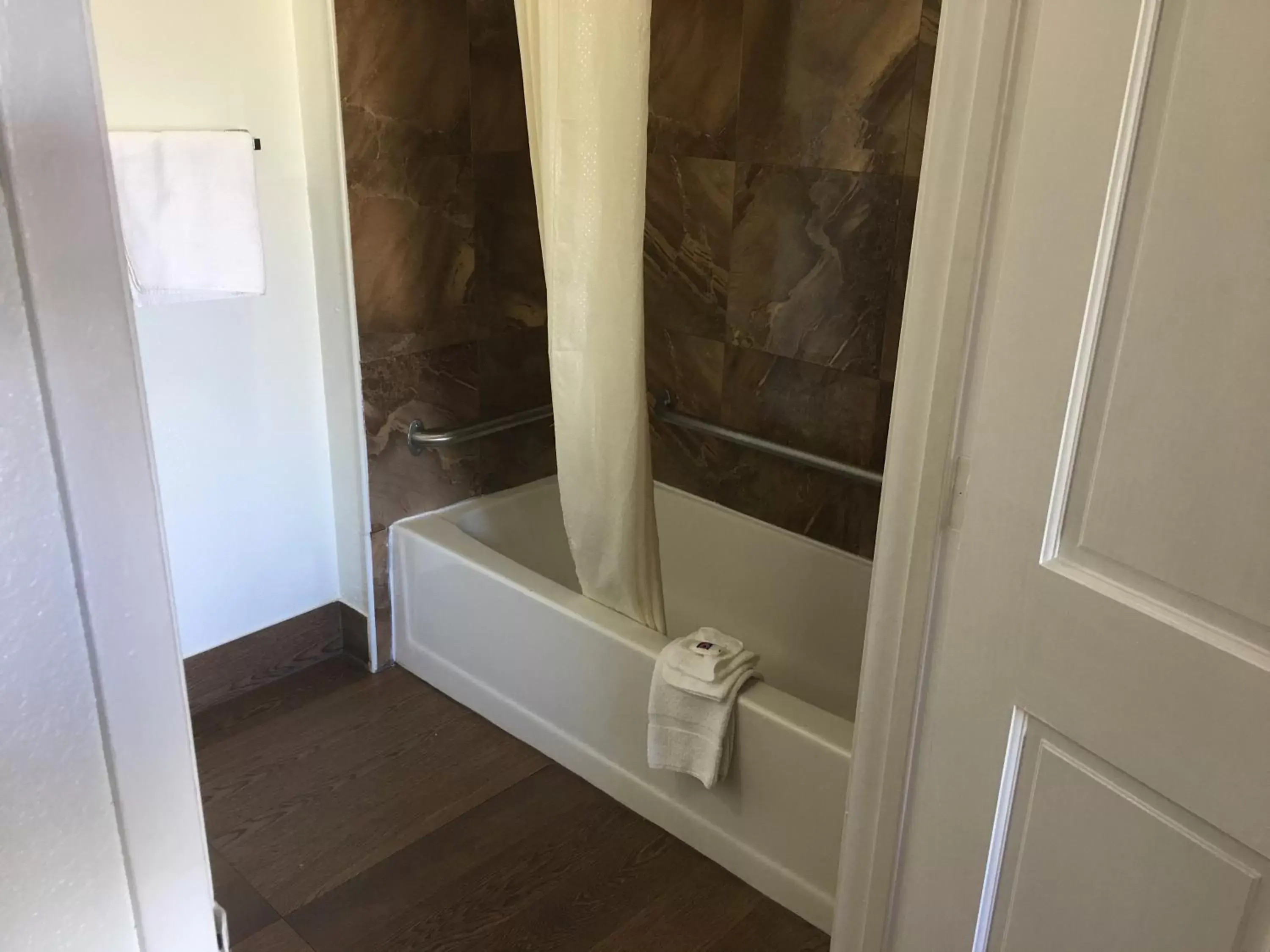 Shower, Bathroom in Motel 6-Richmond, VA - Midlothian Turnpike