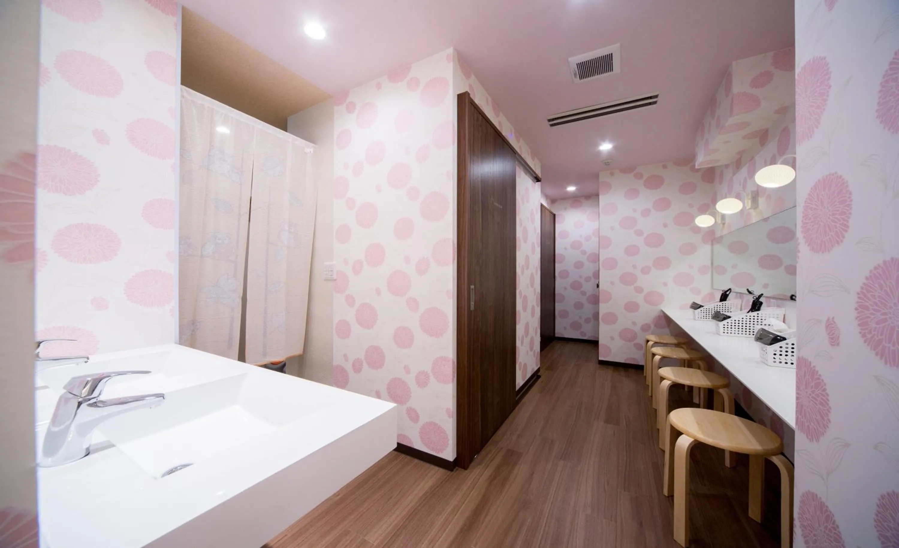 Bathroom, Bed in HOSTEL WASABI Nagoya Ekimae