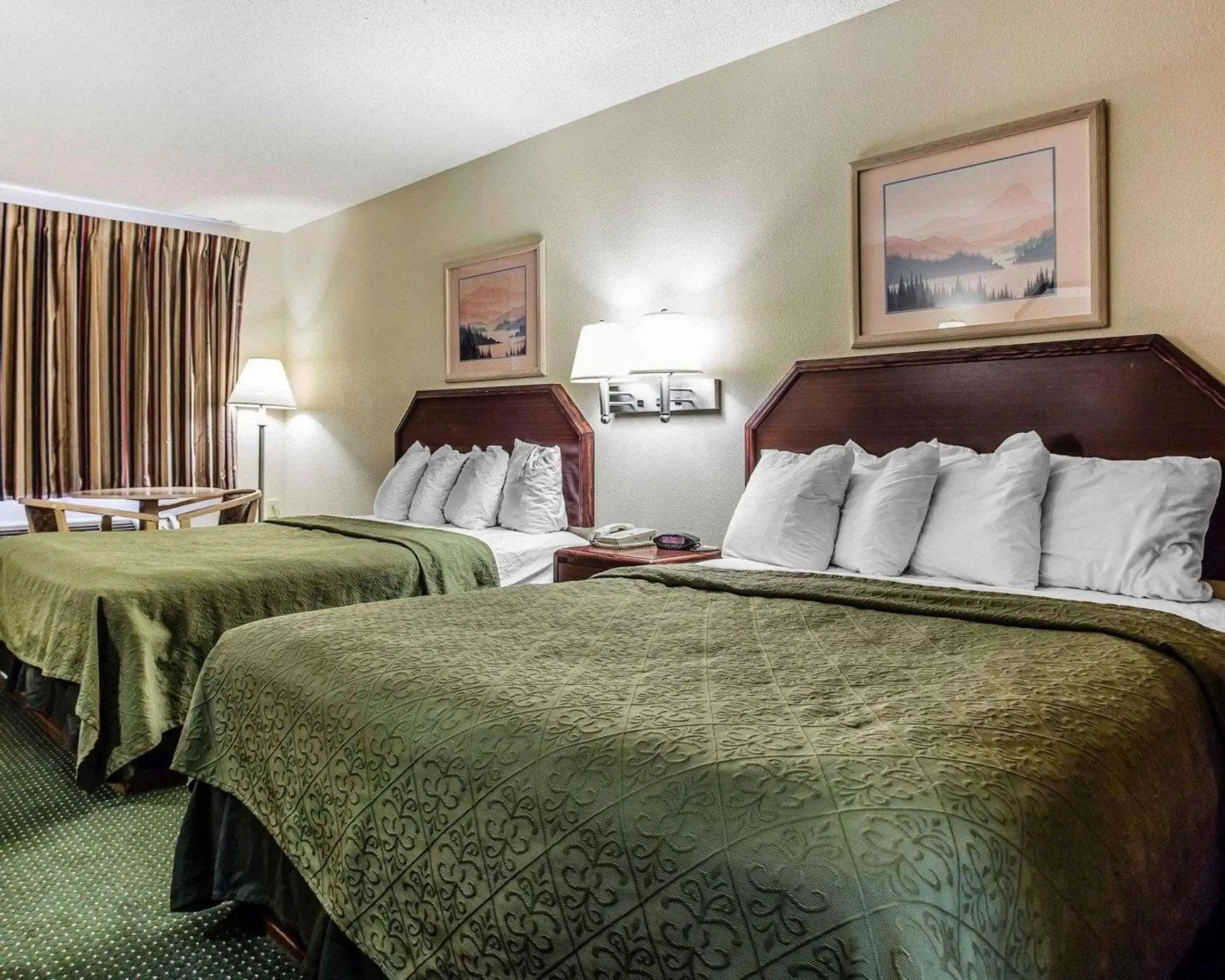 Photo of the whole room, Bed in Quality Inn & Suites Stockbridge Atlanta South I-75