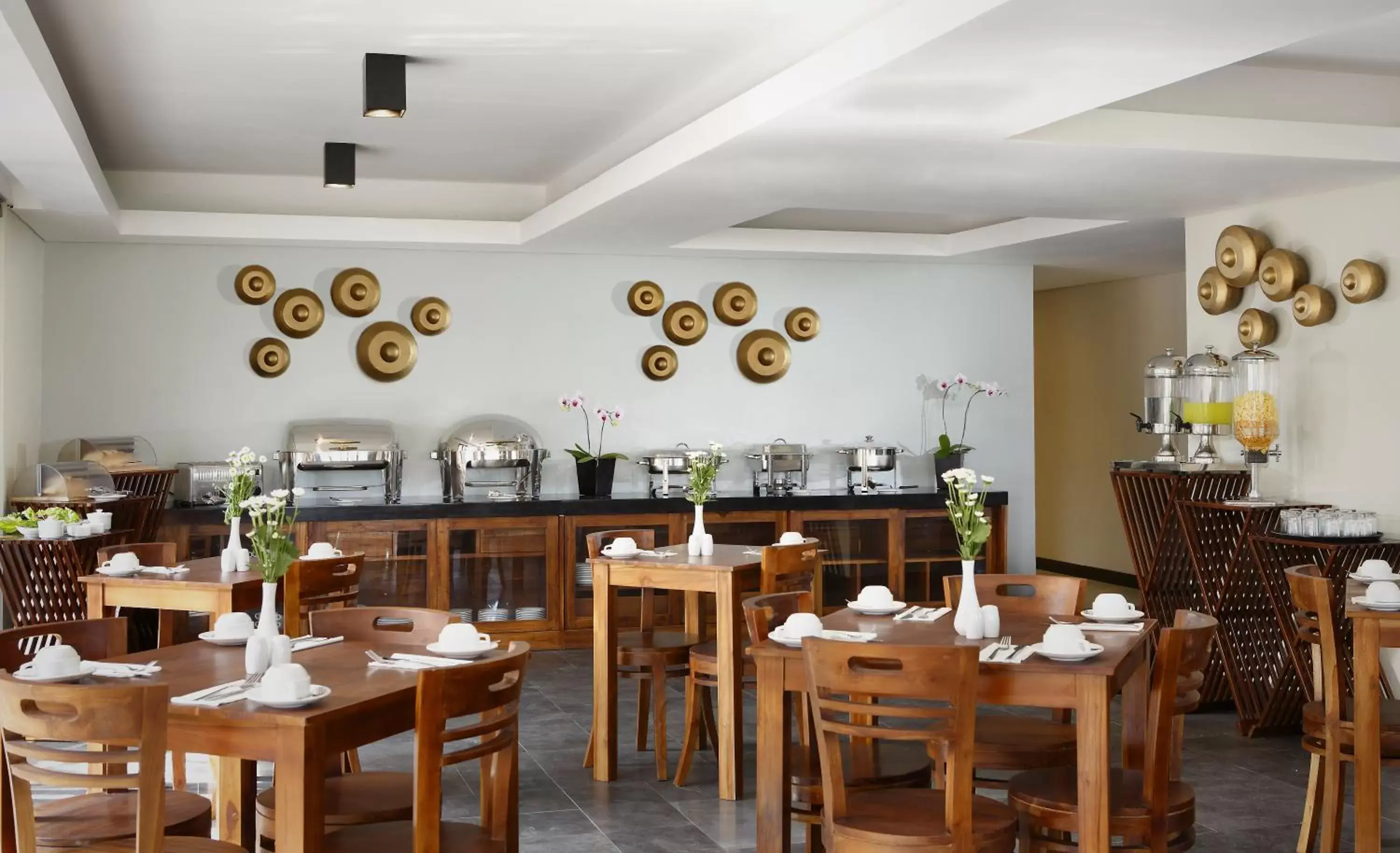 Dining area, Restaurant/Places to Eat in Rofa Kuta Hotel - CHSE Certified