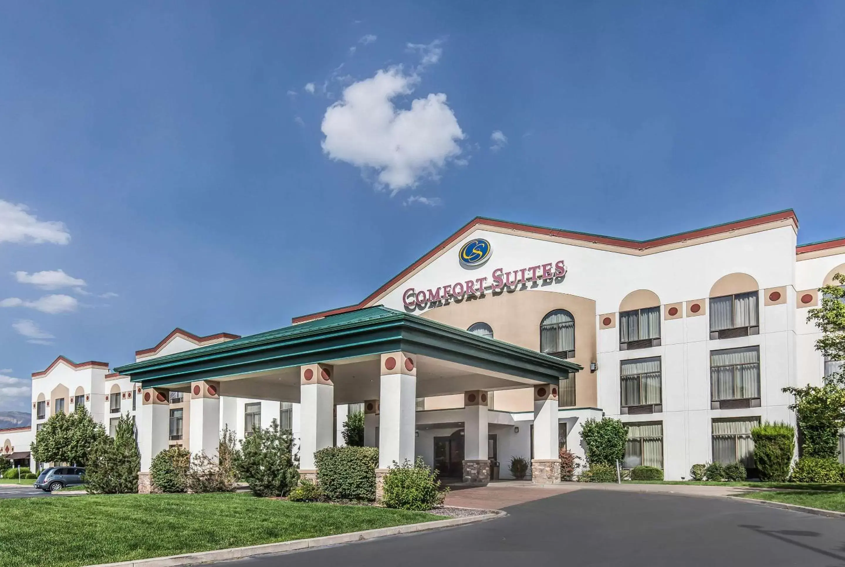 Property Building in Comfort Suites Ogden Conference Center