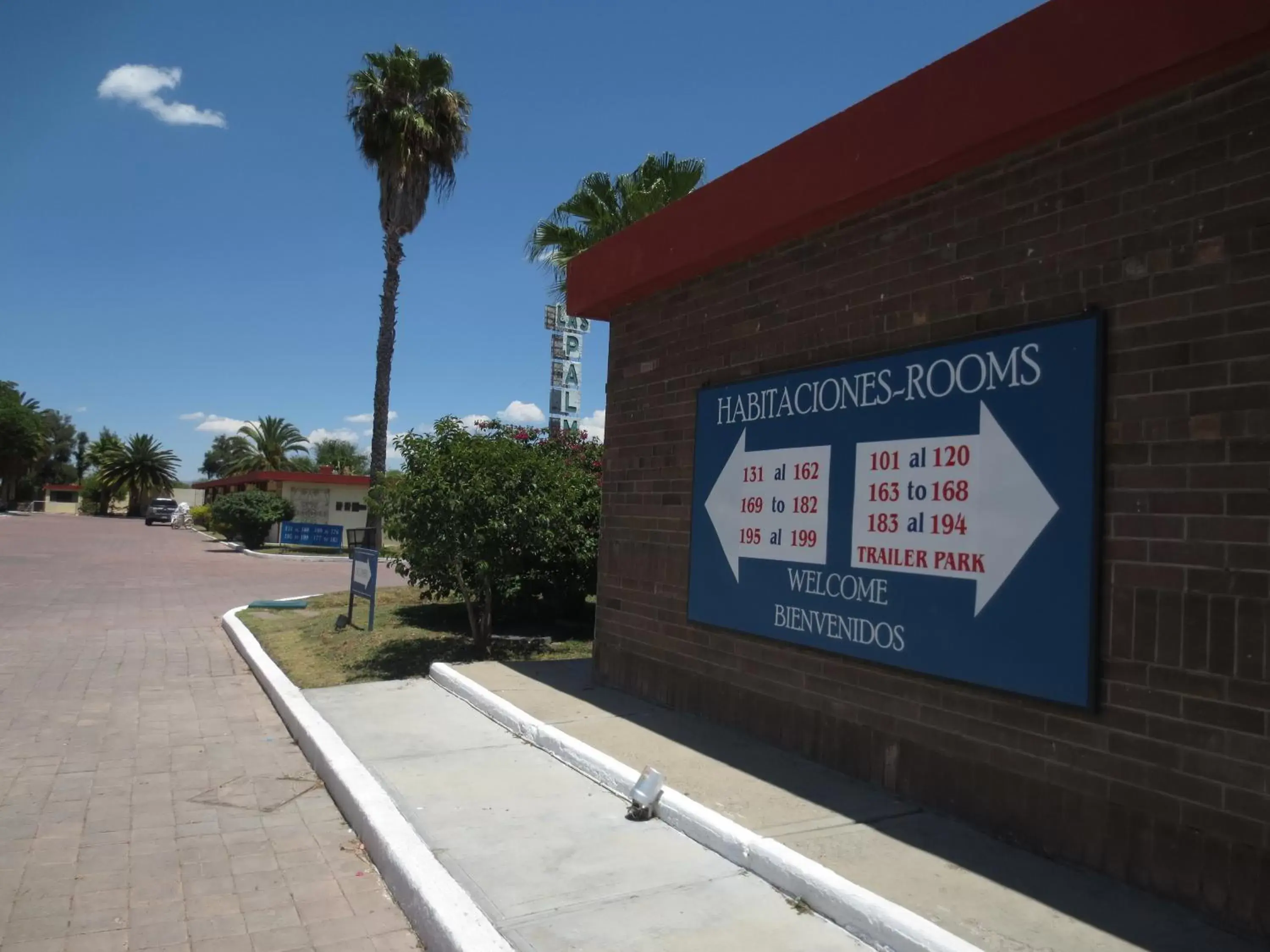 Logo/Certificate/Sign in Hotel Las Palmas Midway Inn