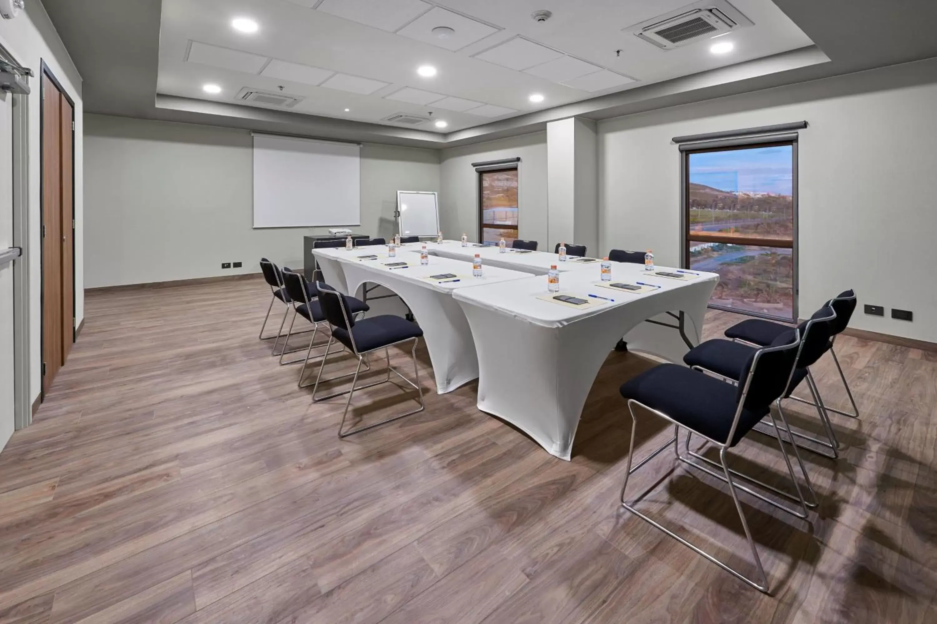 Meeting/conference room in City Express Plus by Marriott Ensenada