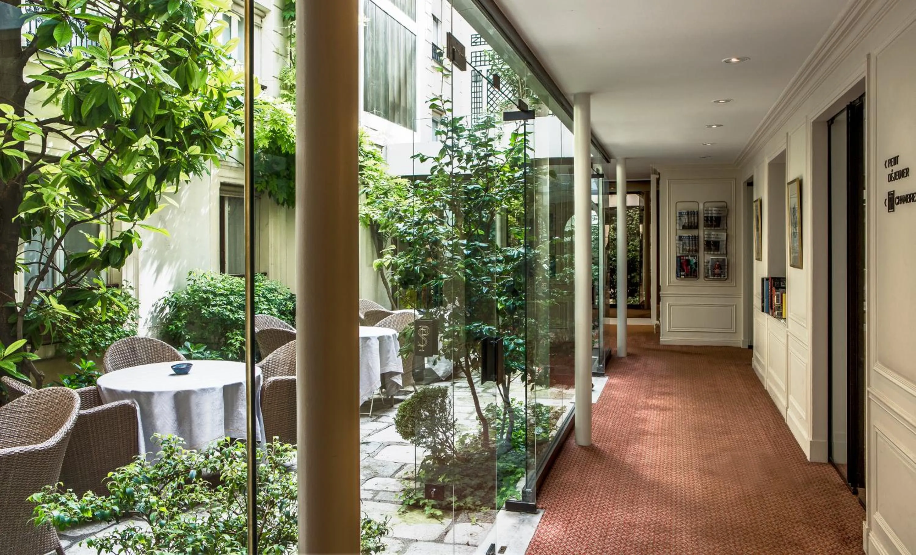 Lobby or reception in Hôtel des Saints Pères - Esprit de France