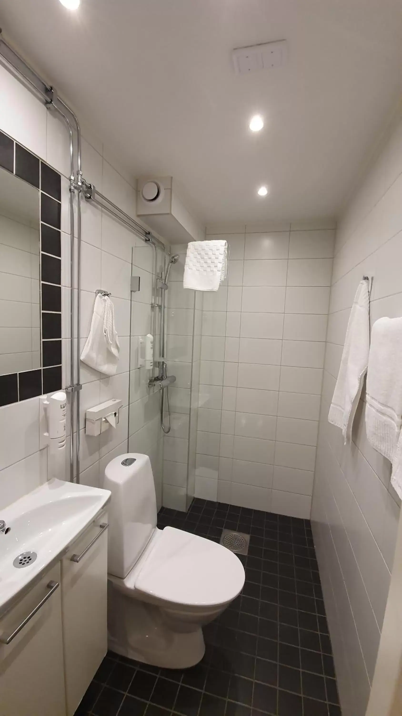 Bathroom in Sure Hotel by Best Western Centralhotellet