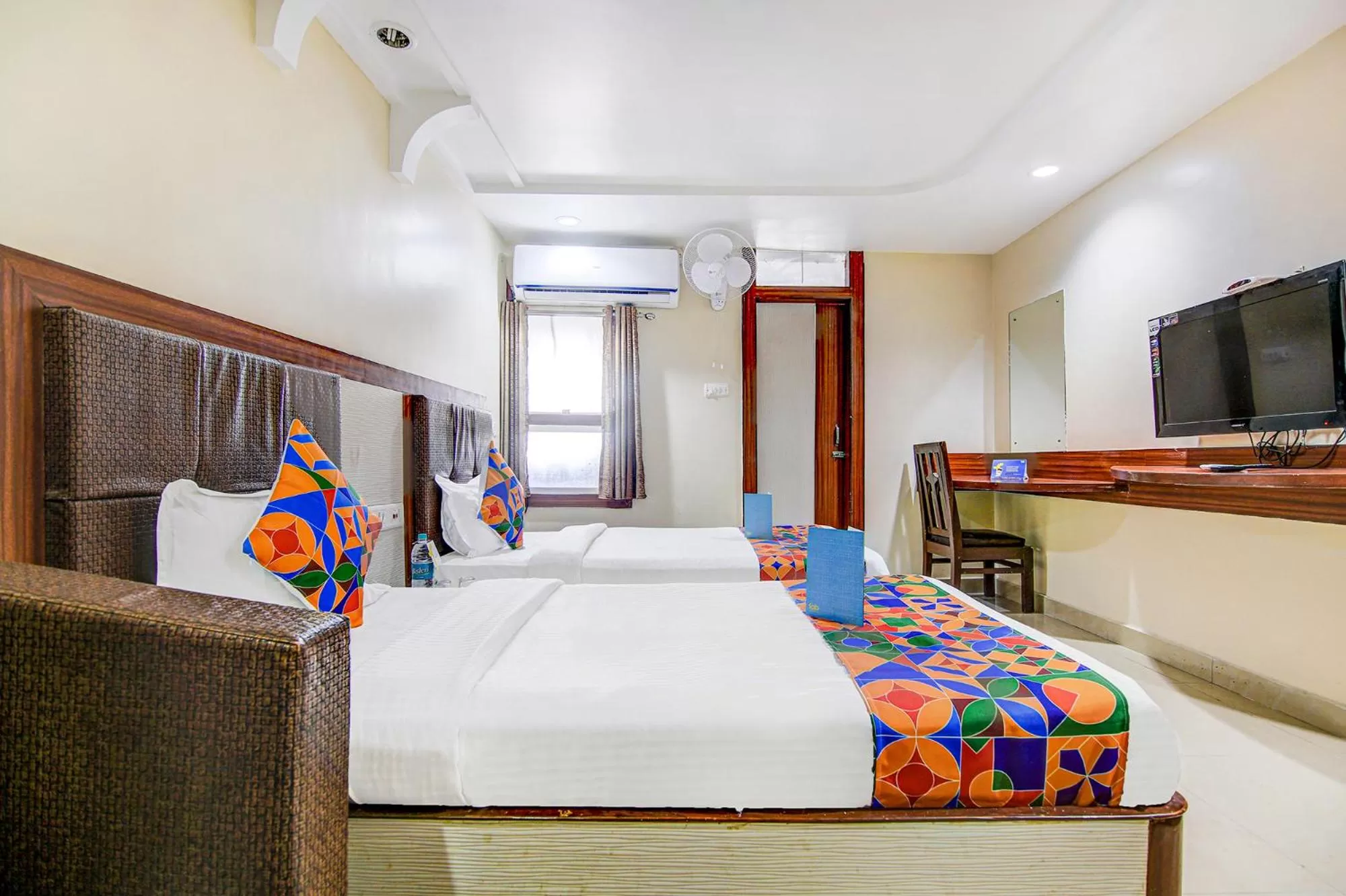 Bedroom, Bed in Via CT Palace