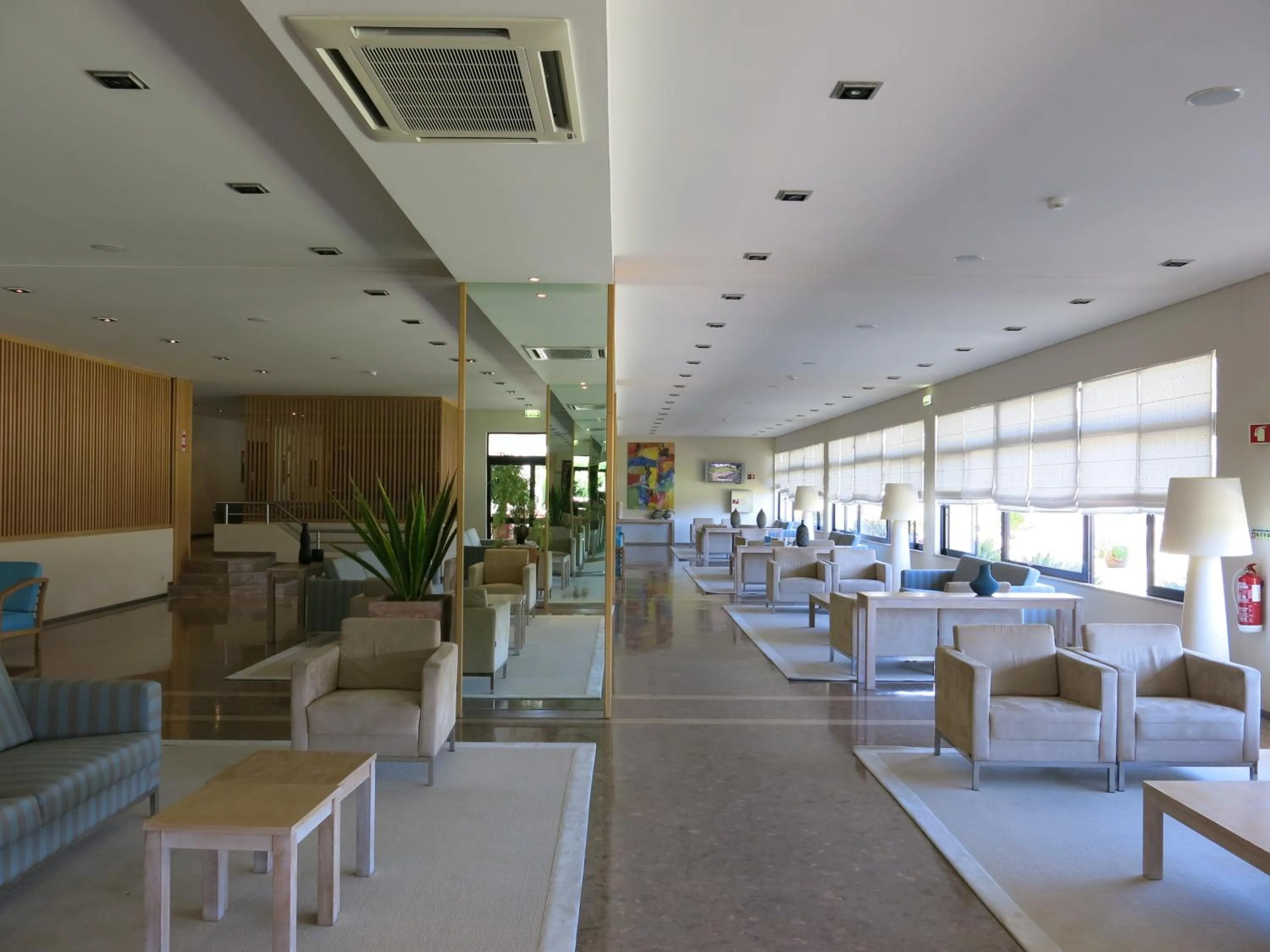 Lobby or reception in INATEL Albufeira