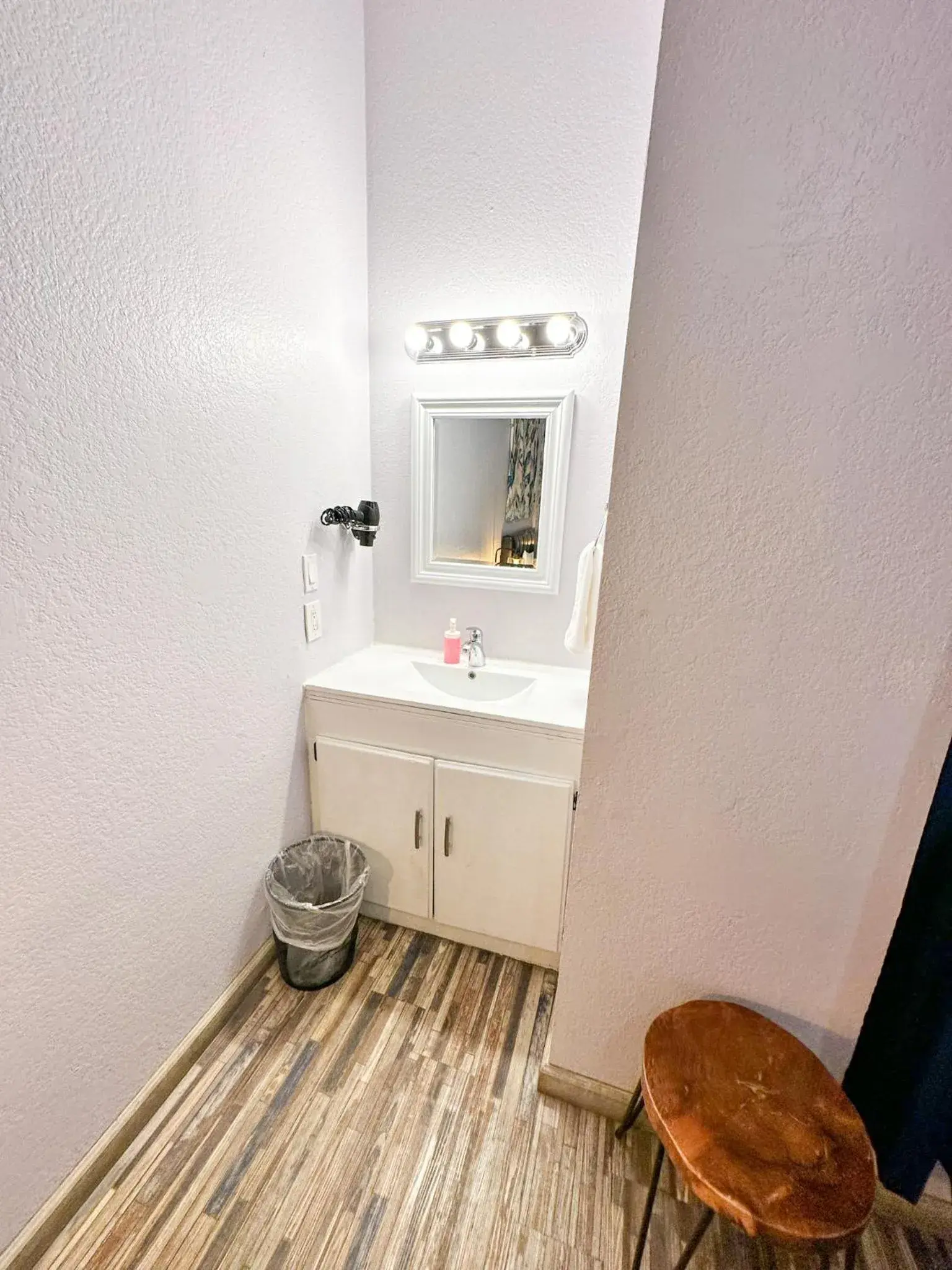 Bedroom, Bathroom in Samesun Venice Beach