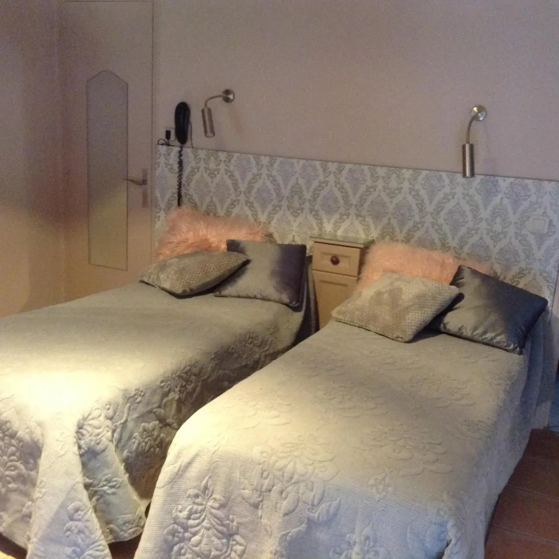 Bedroom, Bed in Hostellerie De La Tour