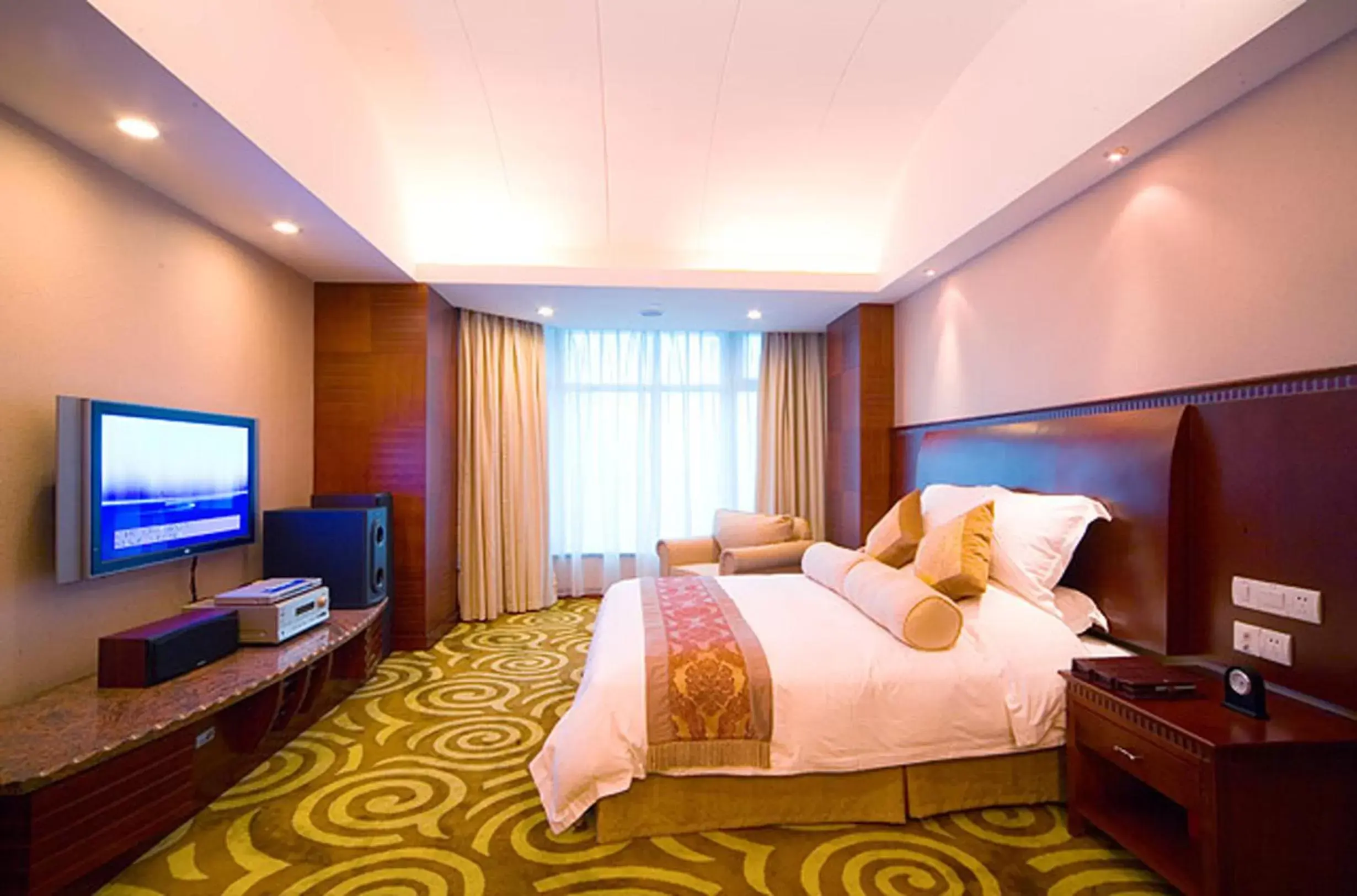 Photo of the whole room, TV/Entertainment Center in Ramada by Wyndham Pearl Guangzhou-Canton Fair Free Shuttle Bus