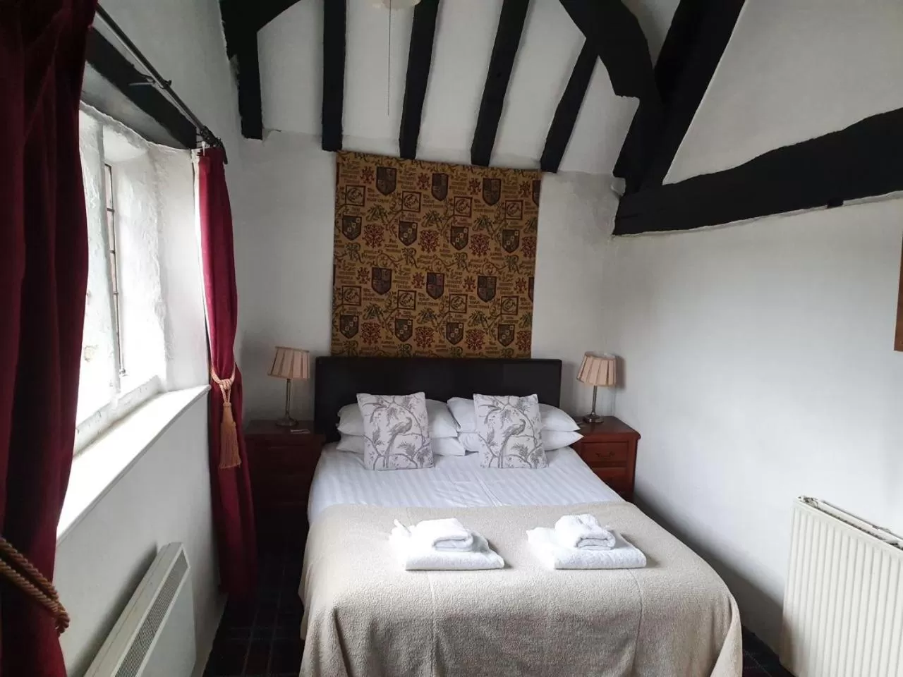 Bed in Old Court Hotel & Apartments